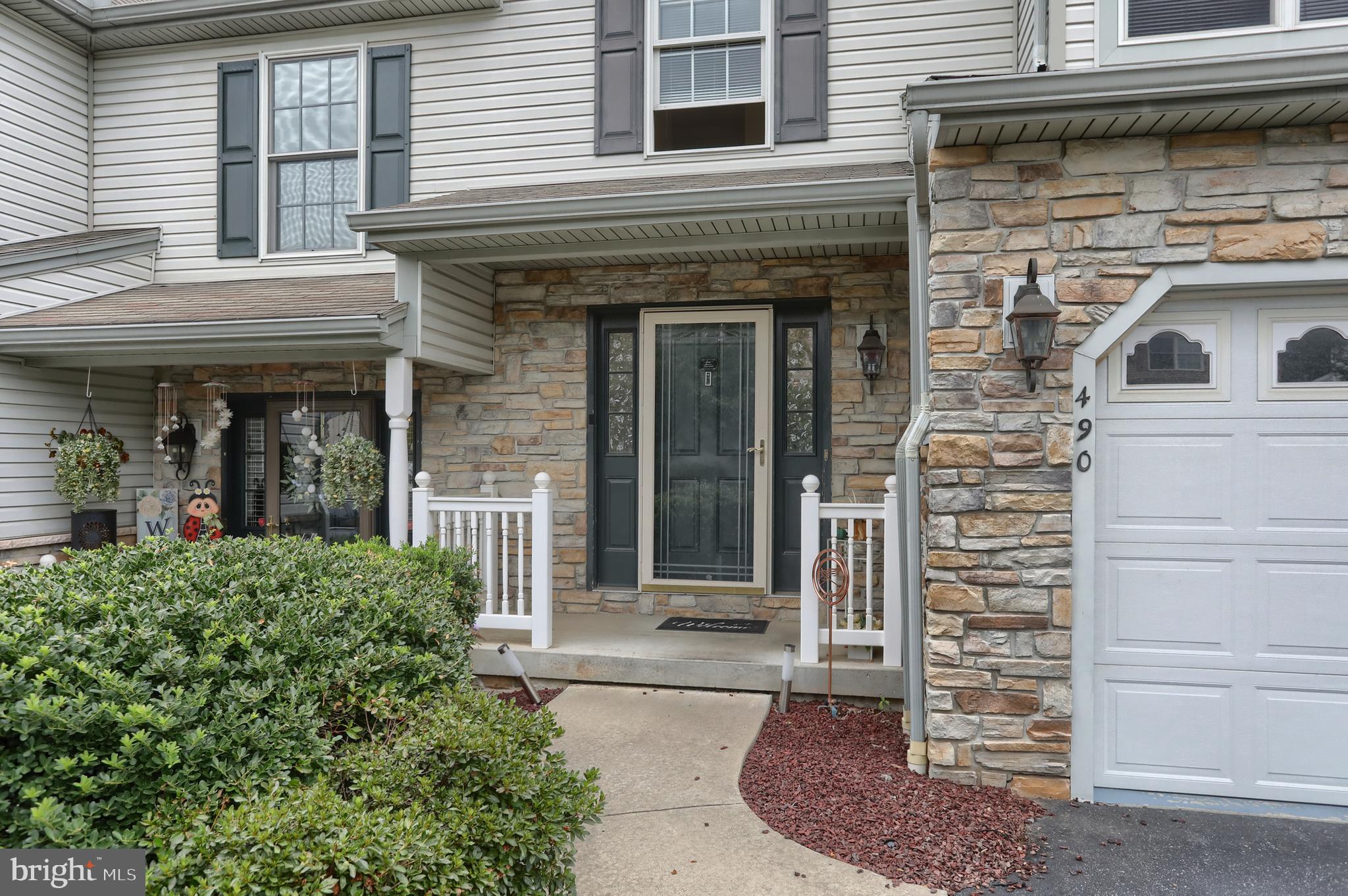 Chambers Knoll townhouse with 3 bedrooms and 2.5 baths. Large Primary bedroom with spaciious walk in closet and bath with double sink, shower and soaking tub. Enjoy sitting out on the covered deck overlooking open space. 1 car garage and walk out basement. Ready to be called your home.