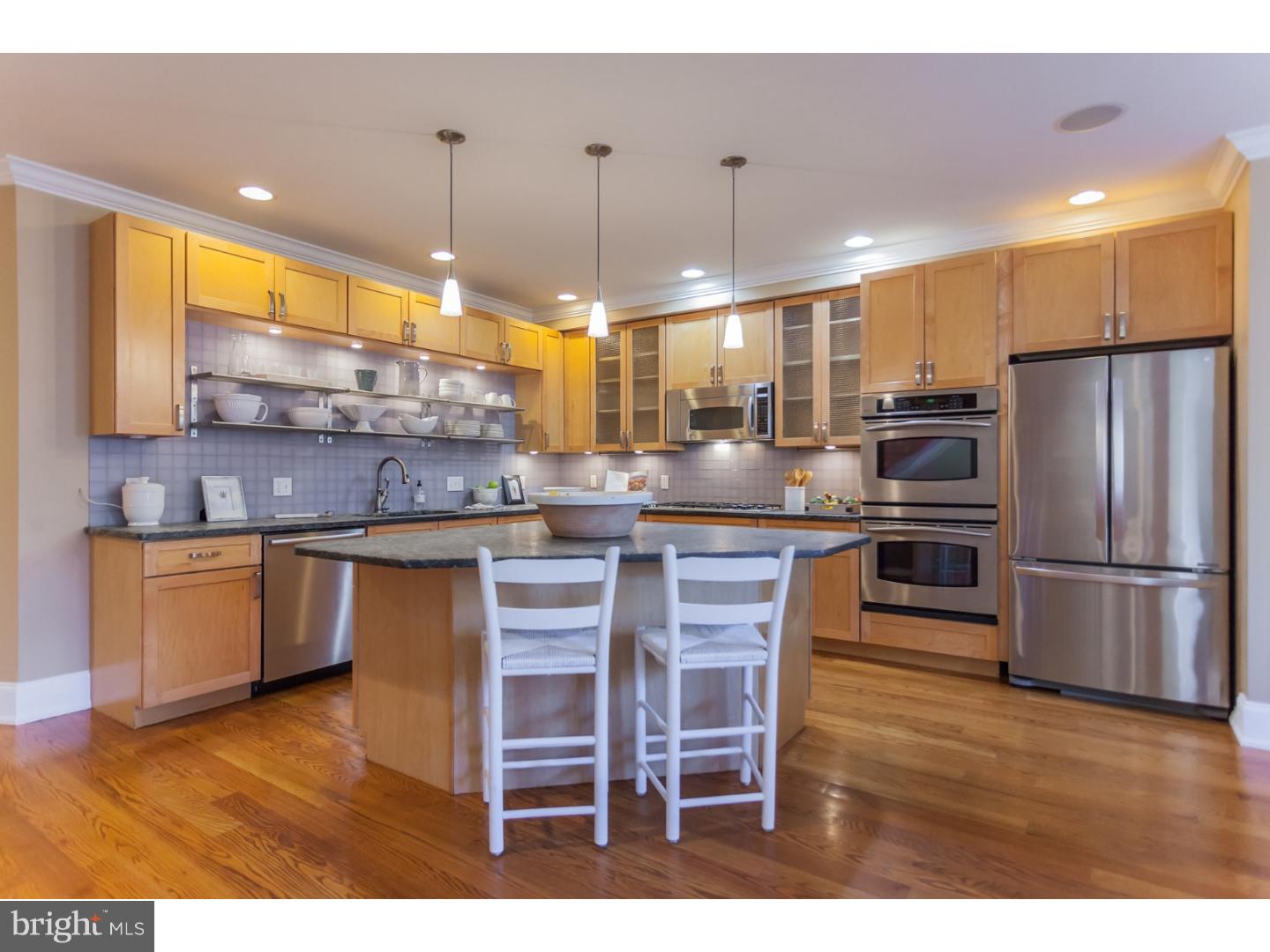 QUEEN VILLAGE - Residential