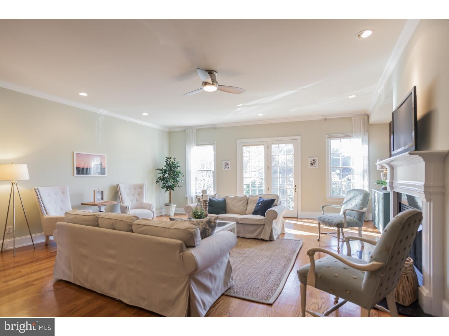 QUEEN VILLAGE - Residential