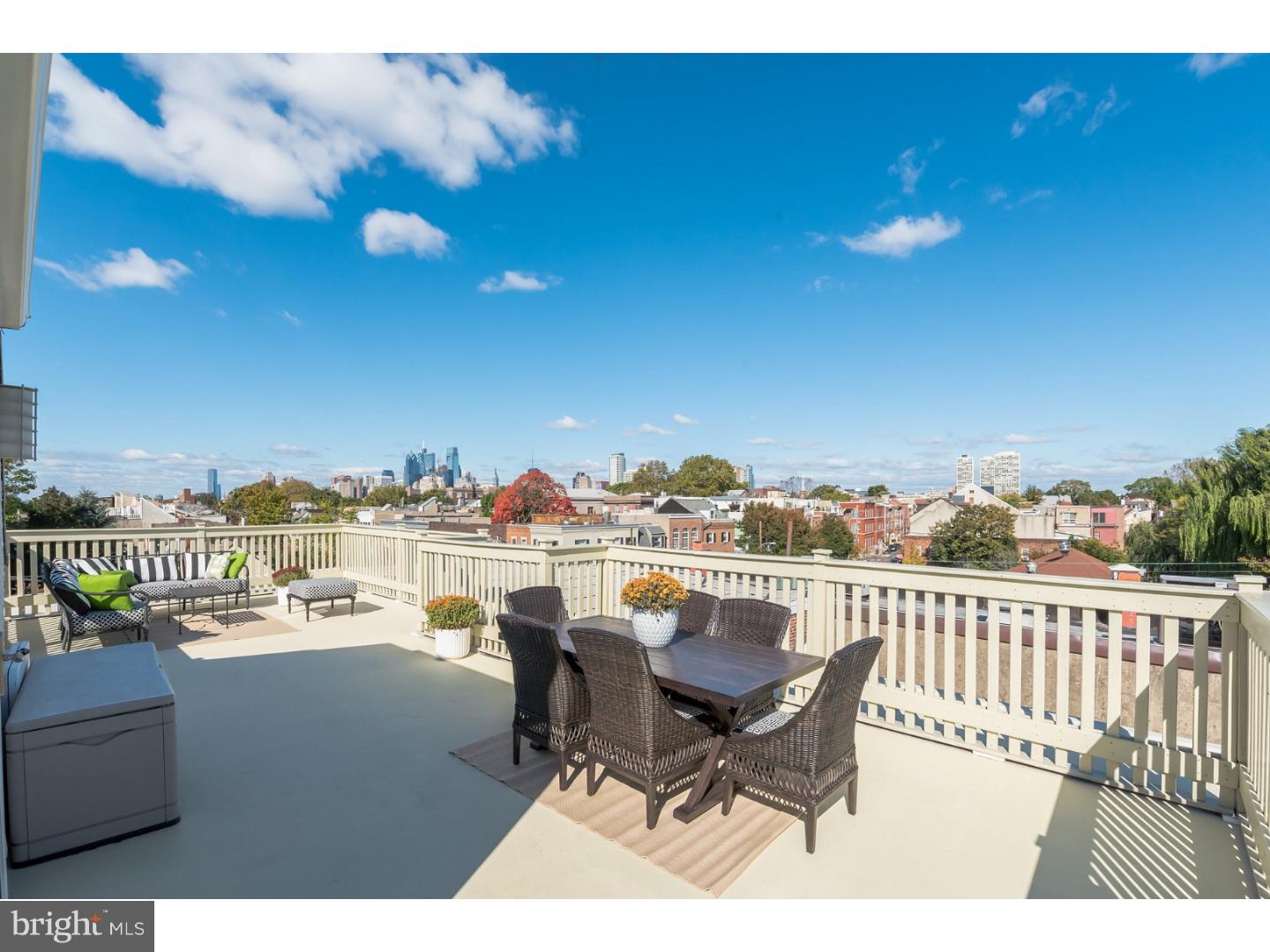 QUEEN VILLAGE - Residential