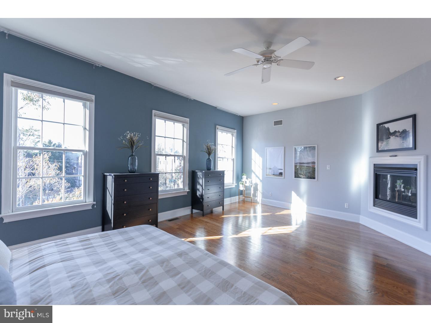 QUEEN VILLAGE - Residential