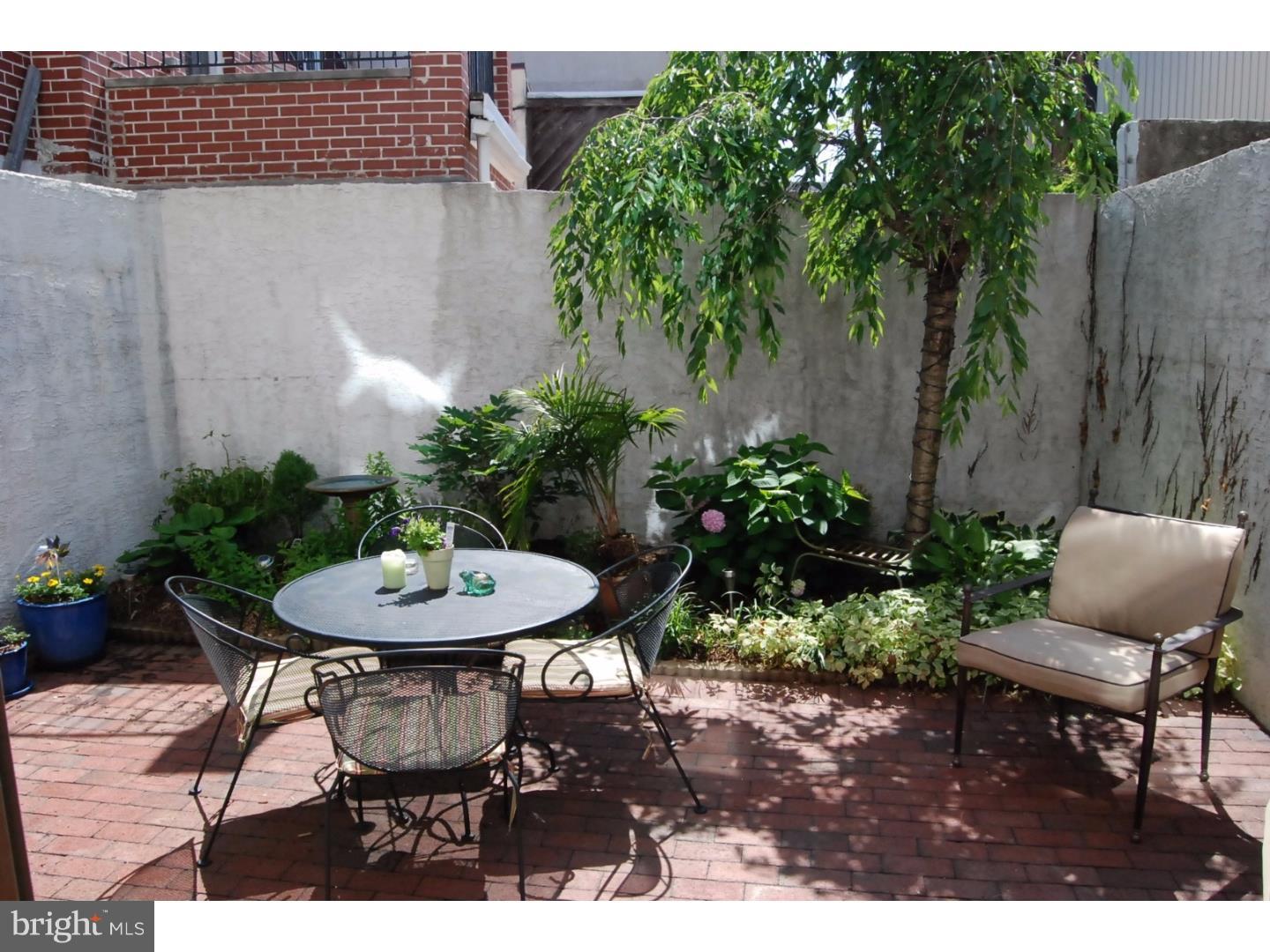 QUEEN VILLAGE - Residential