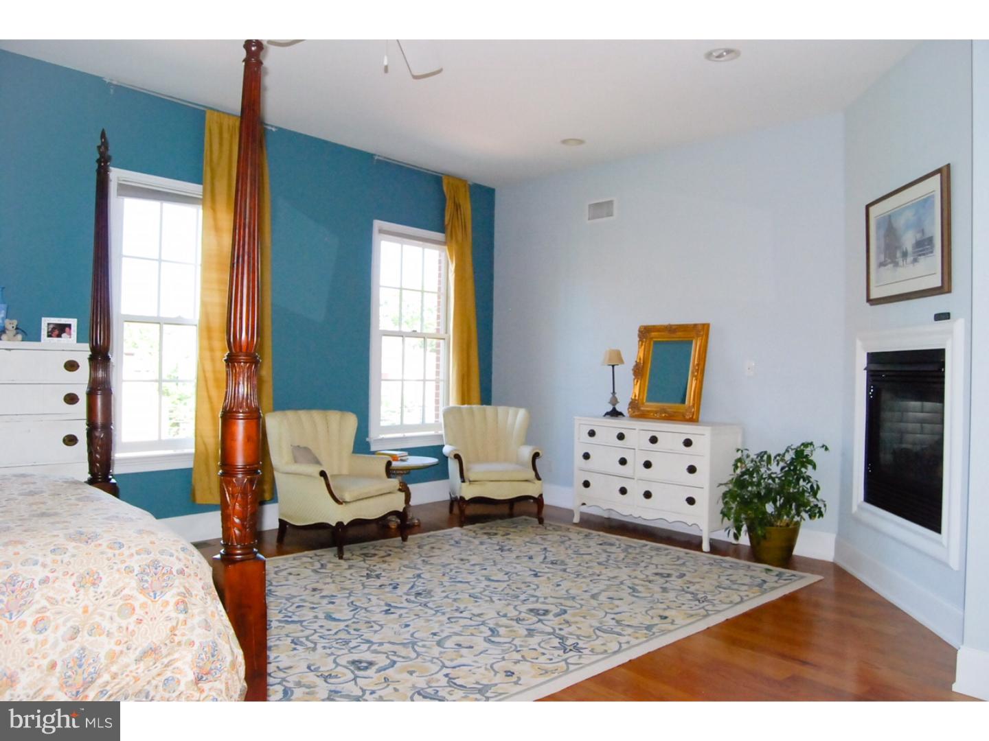 QUEEN VILLAGE - Residential