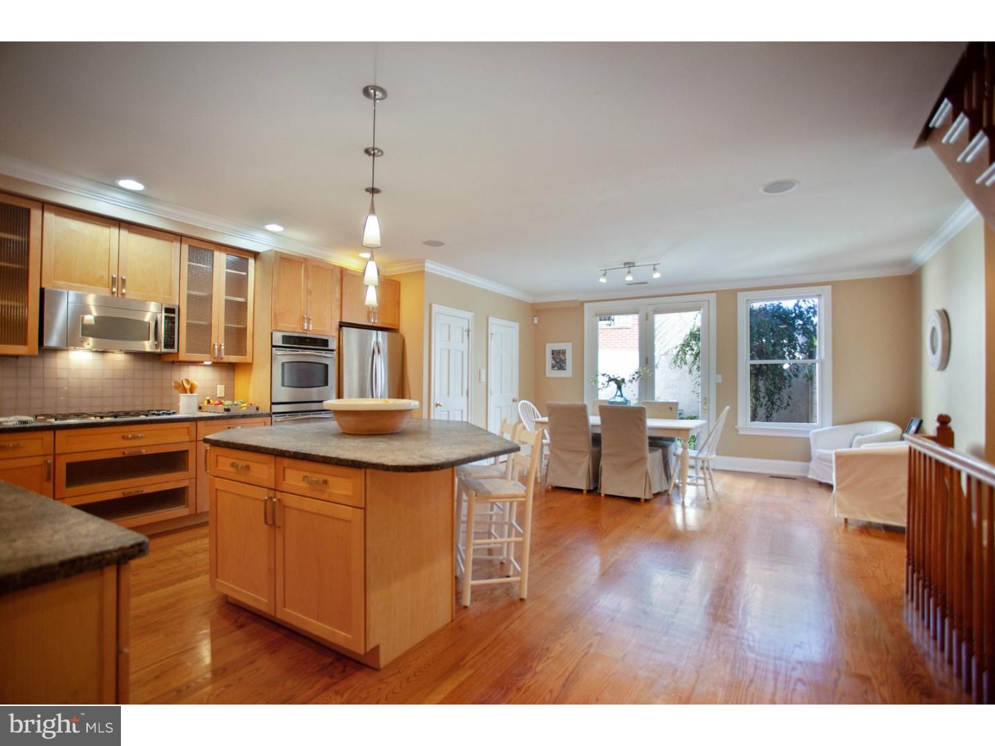 QUEEN VILLAGE - Residential