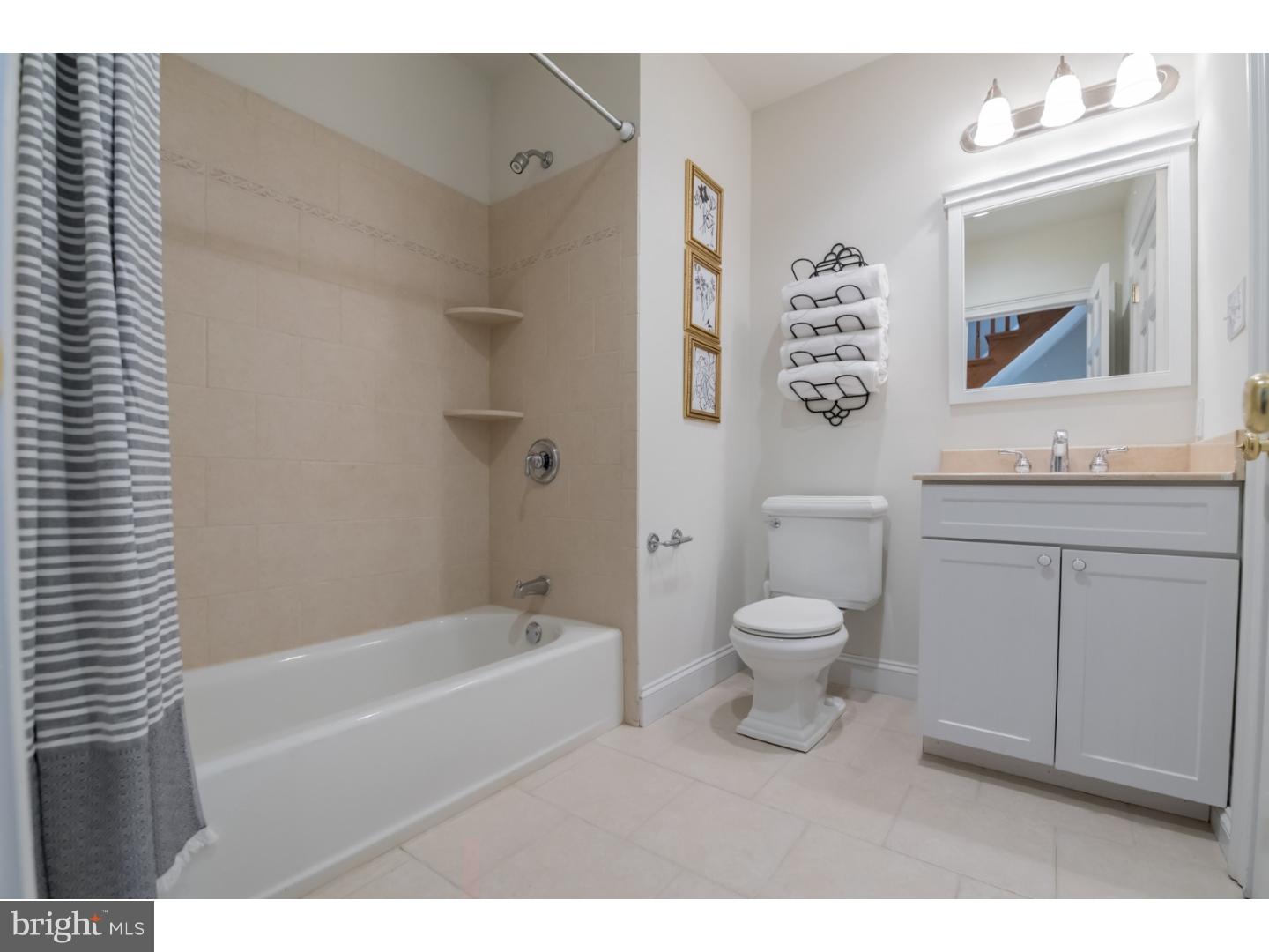 QUEEN VILLAGE - Residential