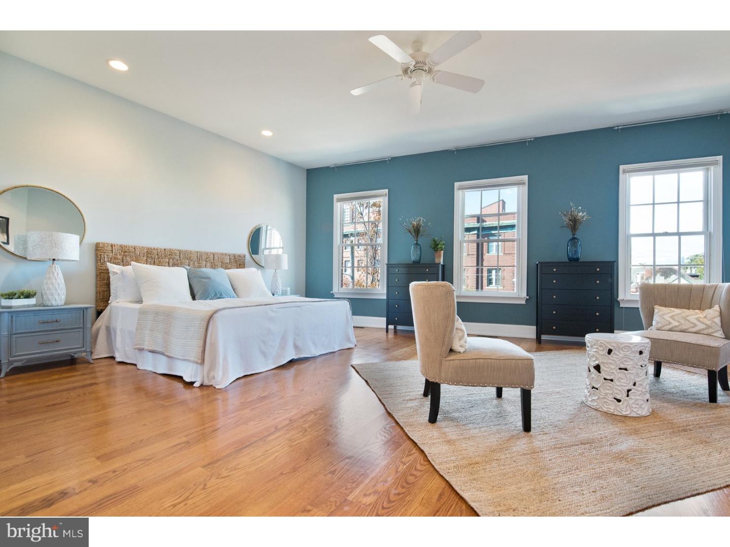 QUEEN VILLAGE - Residential