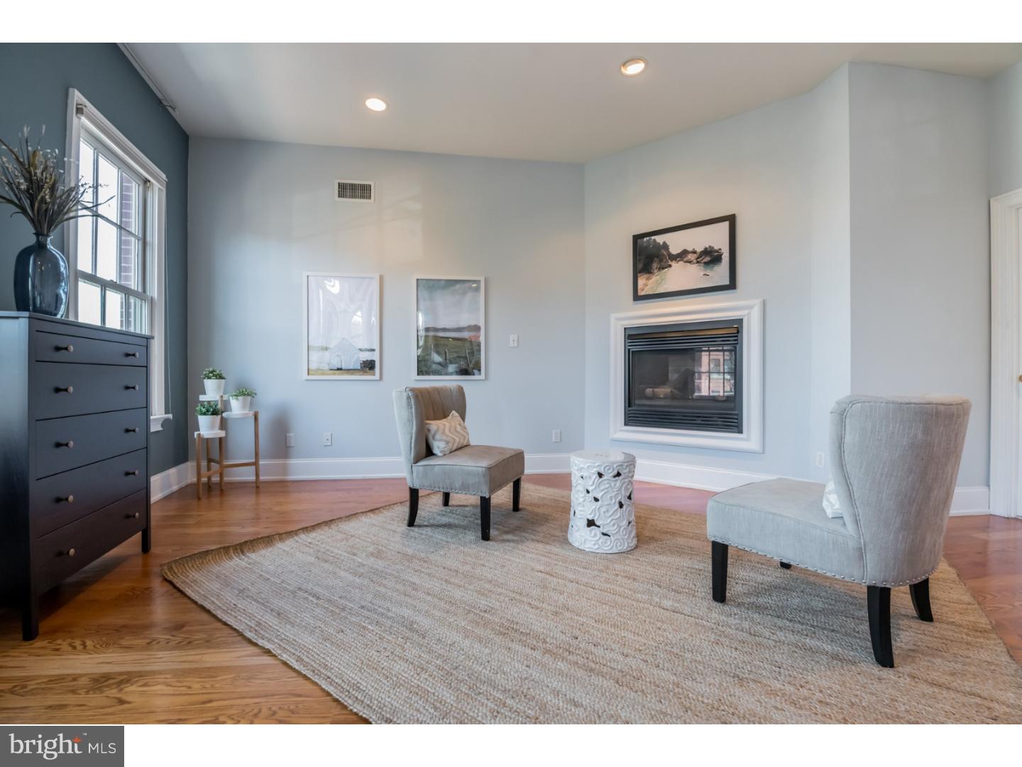 QUEEN VILLAGE - Residential