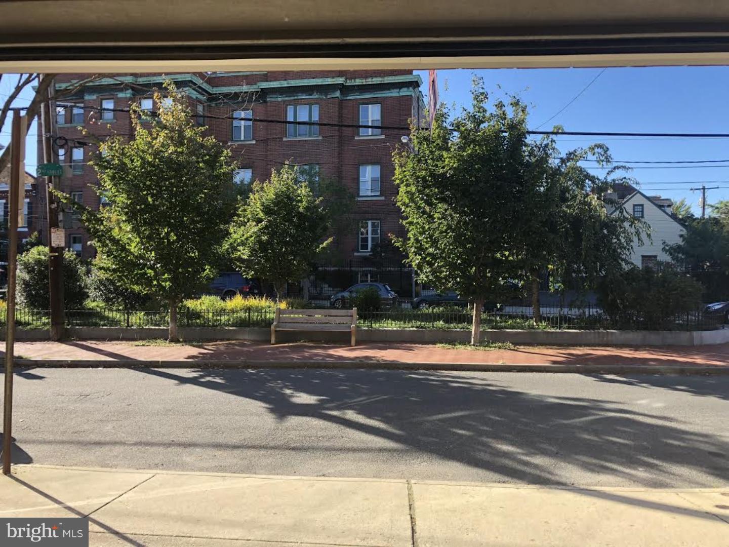 QUEEN VILLAGE - Residential