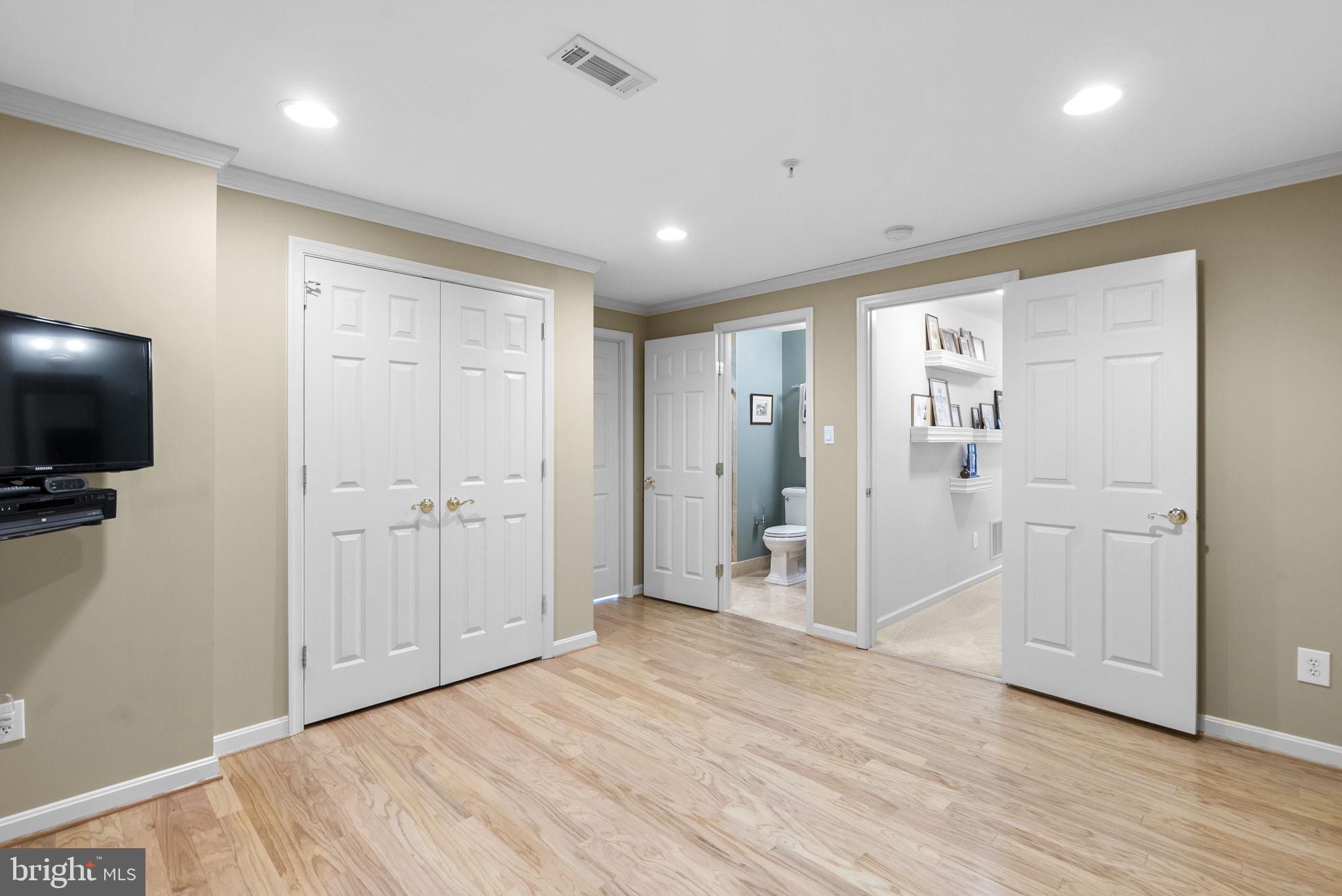 KENTLANDS - Residential