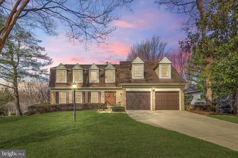 Photo of 10150 Red Spruce Road, FAIRFAX, VA 22032 (MLS # VAFX2296516)