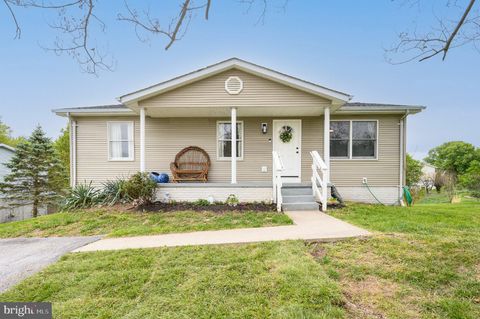 Photo of 176 Elementary Drive, MARTINSBURG, WV 25404 (MLS # WVBE2050484)