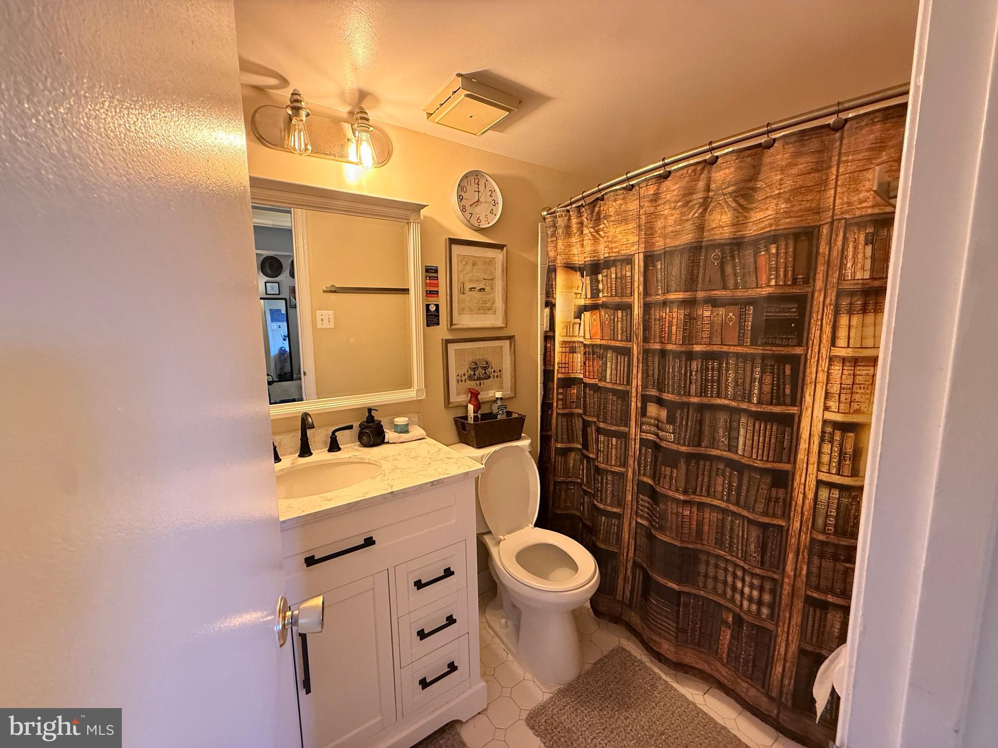 VISTAS OF VIENNA CONDOMINIUMS - Residential