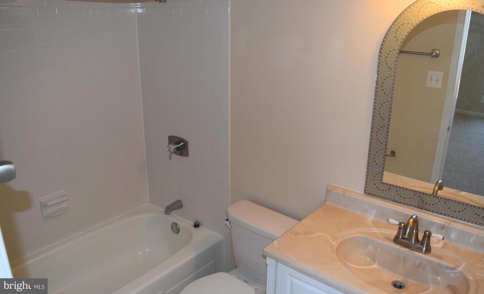 VISTAS OF VIENNA CONDOMINIUMS - Residential