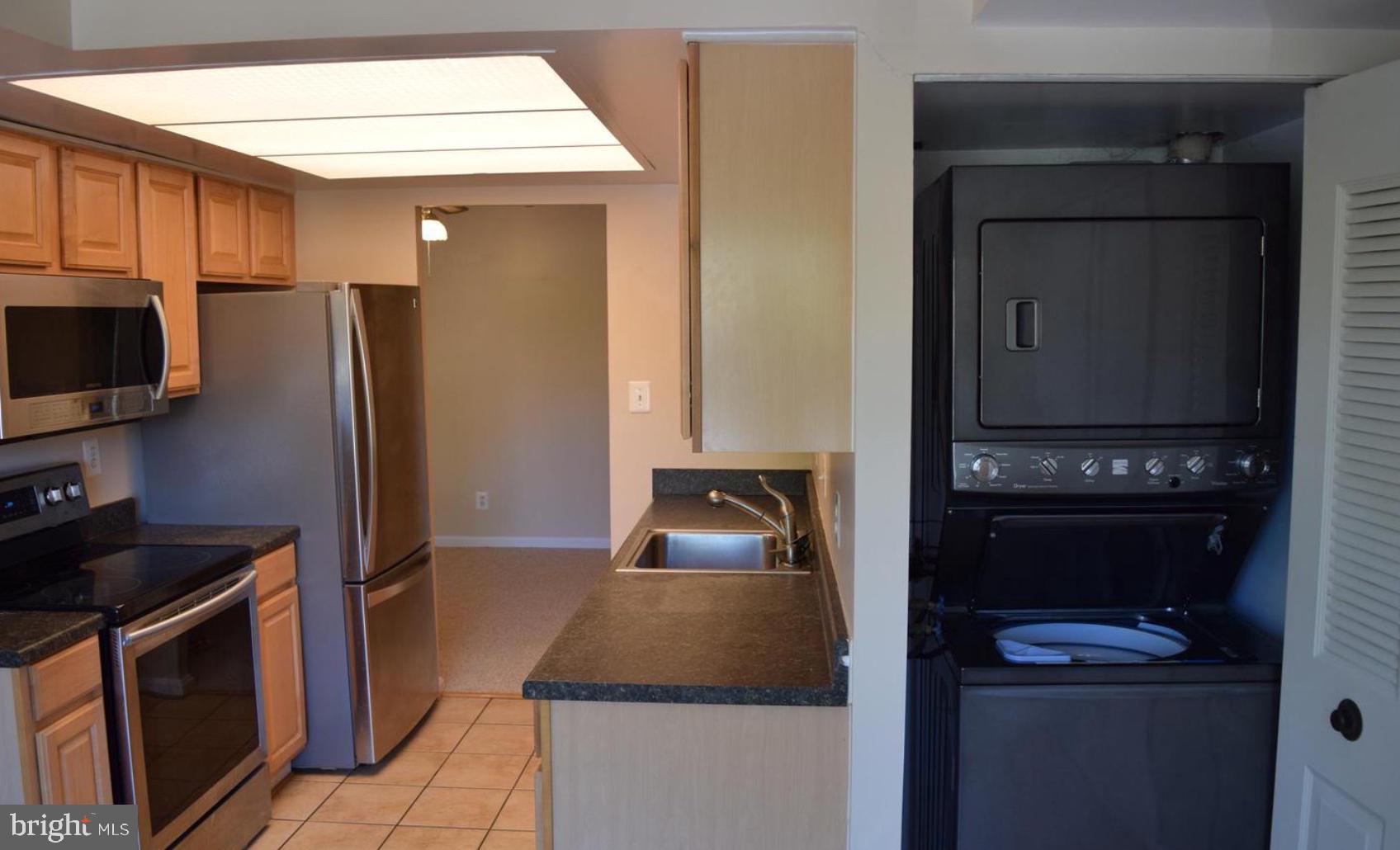 VISTAS OF VIENNA CONDOMINIUMS - Residential