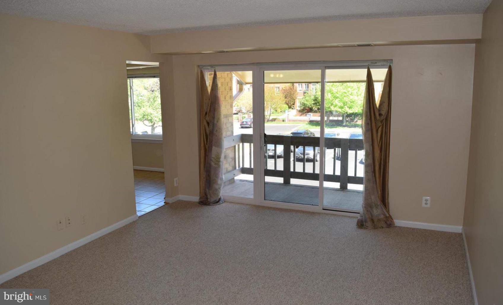 VISTAS OF VIENNA CONDOMINIUMS - Residential