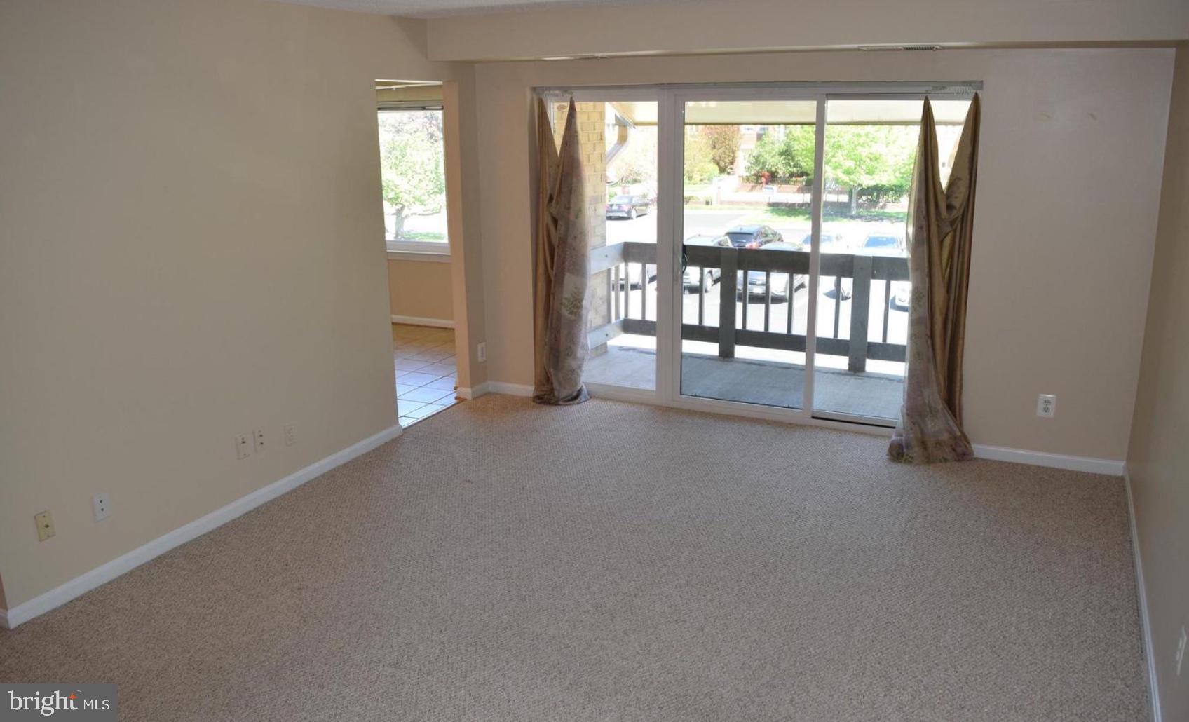 VISTAS OF VIENNA CONDOMINIUMS - Residential