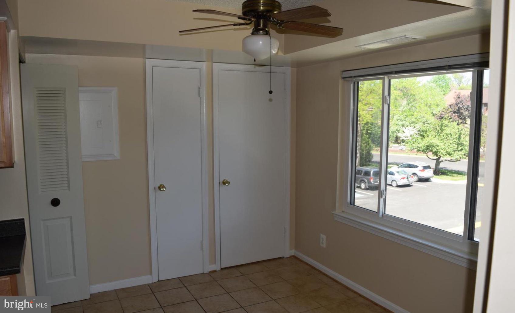 VISTAS OF VIENNA CONDOMINIUMS - Residential