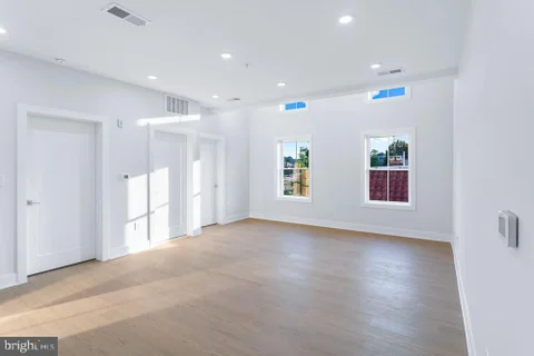 MLS: DCDC2271870