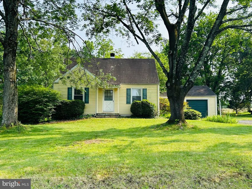 *** Back on the Market***
This 3-bedroom, 1-bathroom single-family home offers a wonderful opportunity for buyers looking to add their personal touch. With a solid layout and great bones, the home features a spacious living area, a functional kitchen, and three bedrooms. While the interior could use some updates, it’s full of potential to become the perfect home with just a bit of TLC.

Outside, you'll find a generous backyard space and a detached garage—ideal for parking, extra storage, or a workshop. Situated in a quiet, established neighborhood close to schools, parks, and shopping, this property is a great investment for those looking to create value.

Bring your vision and make this house your home!

Please note, this property is being sold as-is.