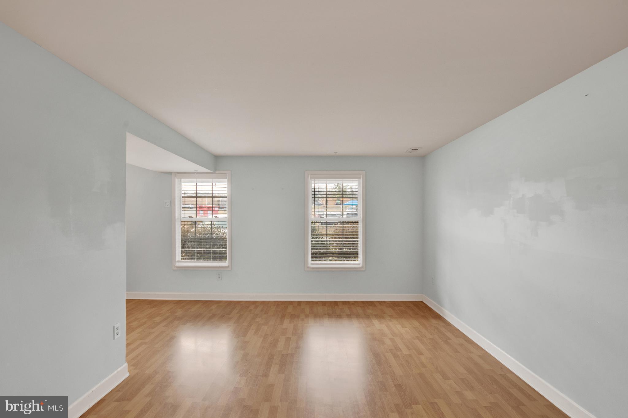 8 KENSINGTON PARKWAY