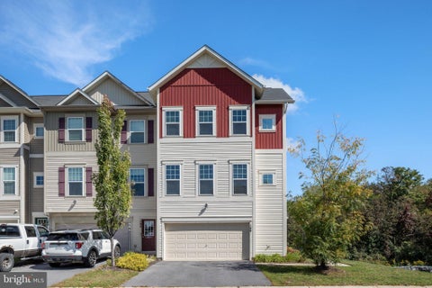 Townhouse For Rent - 100 Splendor Garden Way<br/> STEPHENSON, VA 22656