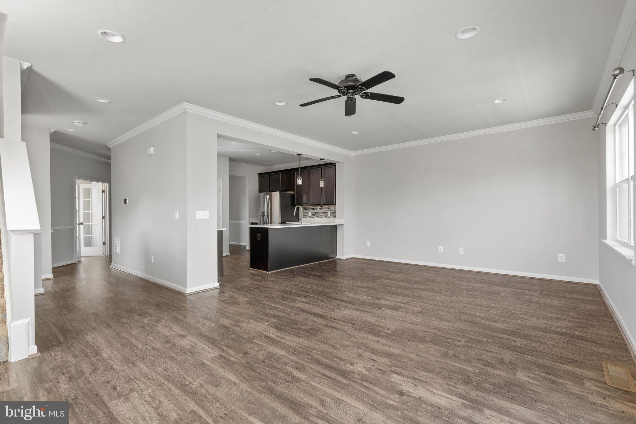 100 SPLENDOR GARDEN WAY