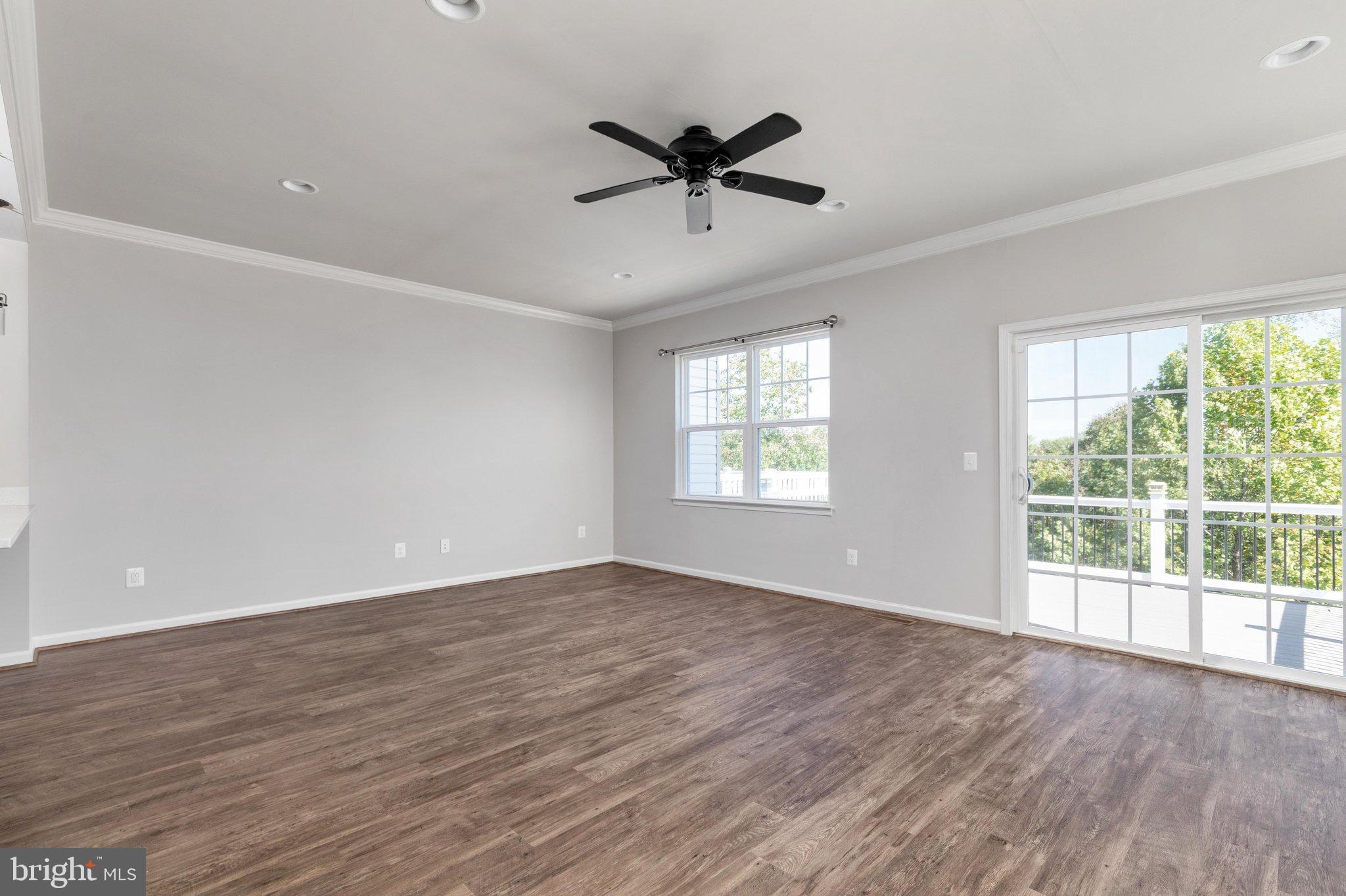 100 SPLENDOR GARDEN WAY