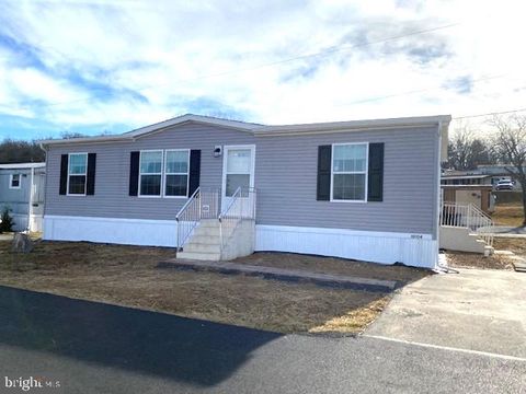 Homes For Sale - 10104 Fernwood Lane<br/> Lehigh County, BREINIGSVILLE, PA 18031