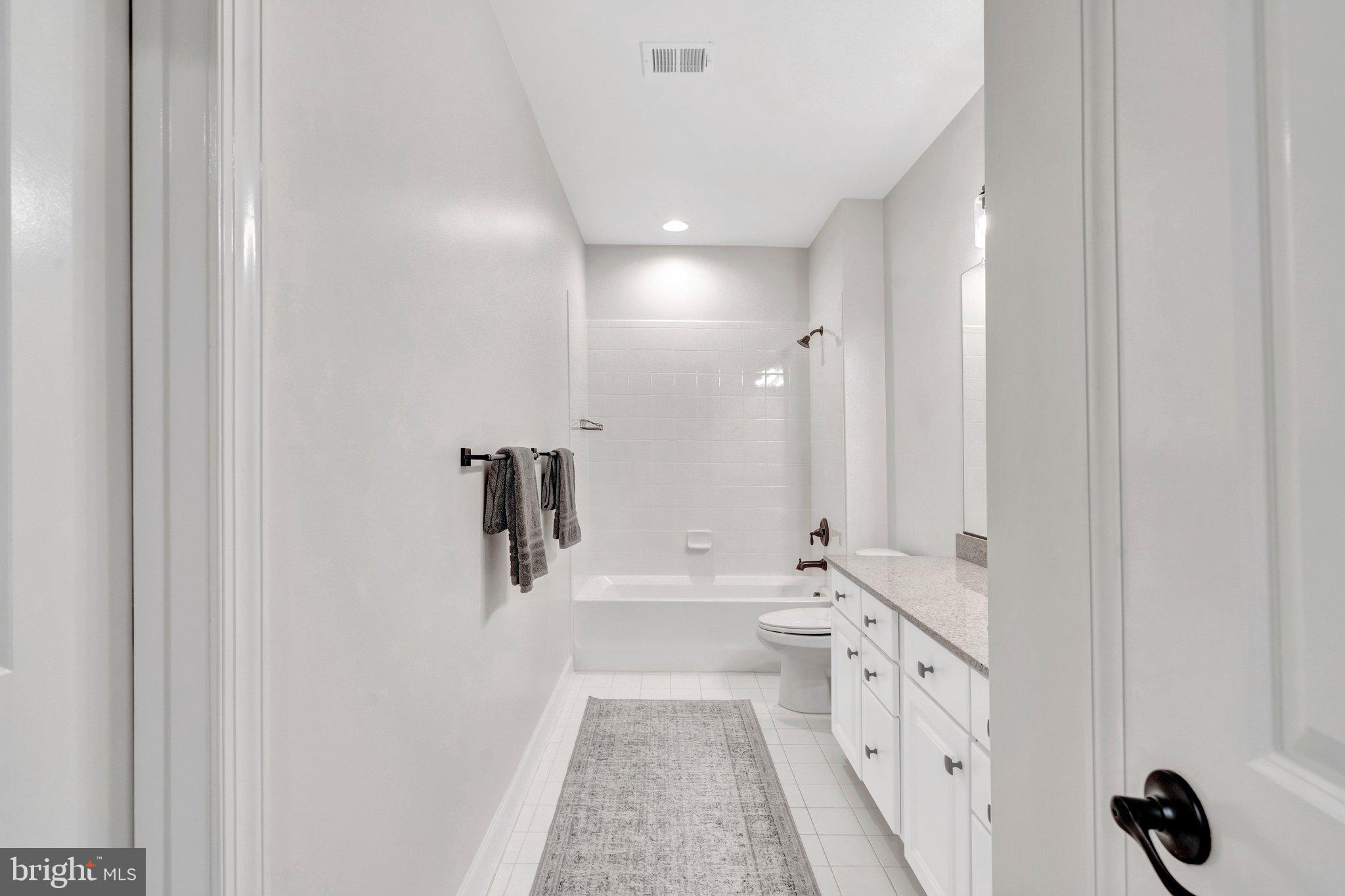 KENSINGTON MANOR - Residential
