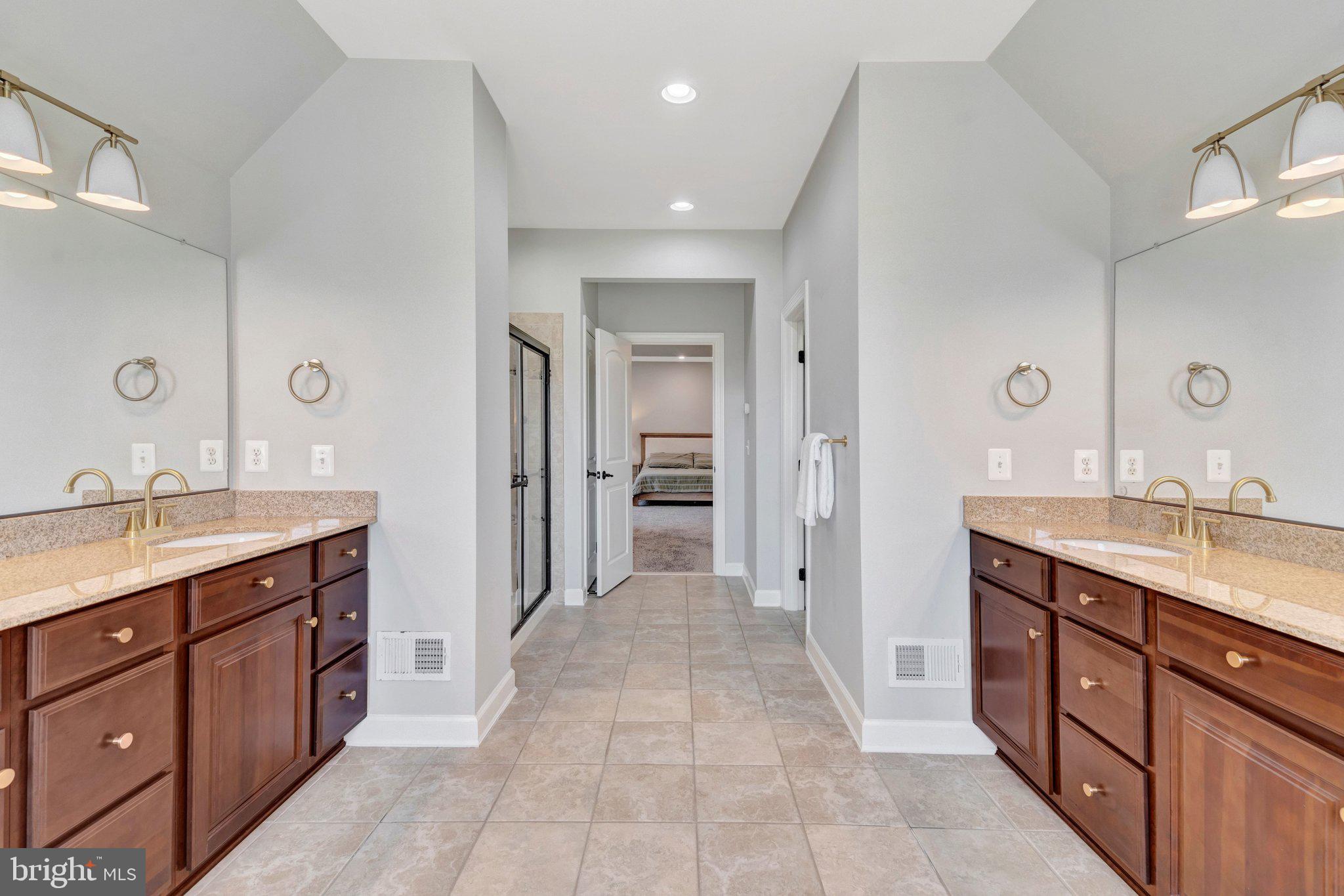KENSINGTON MANOR - Residential