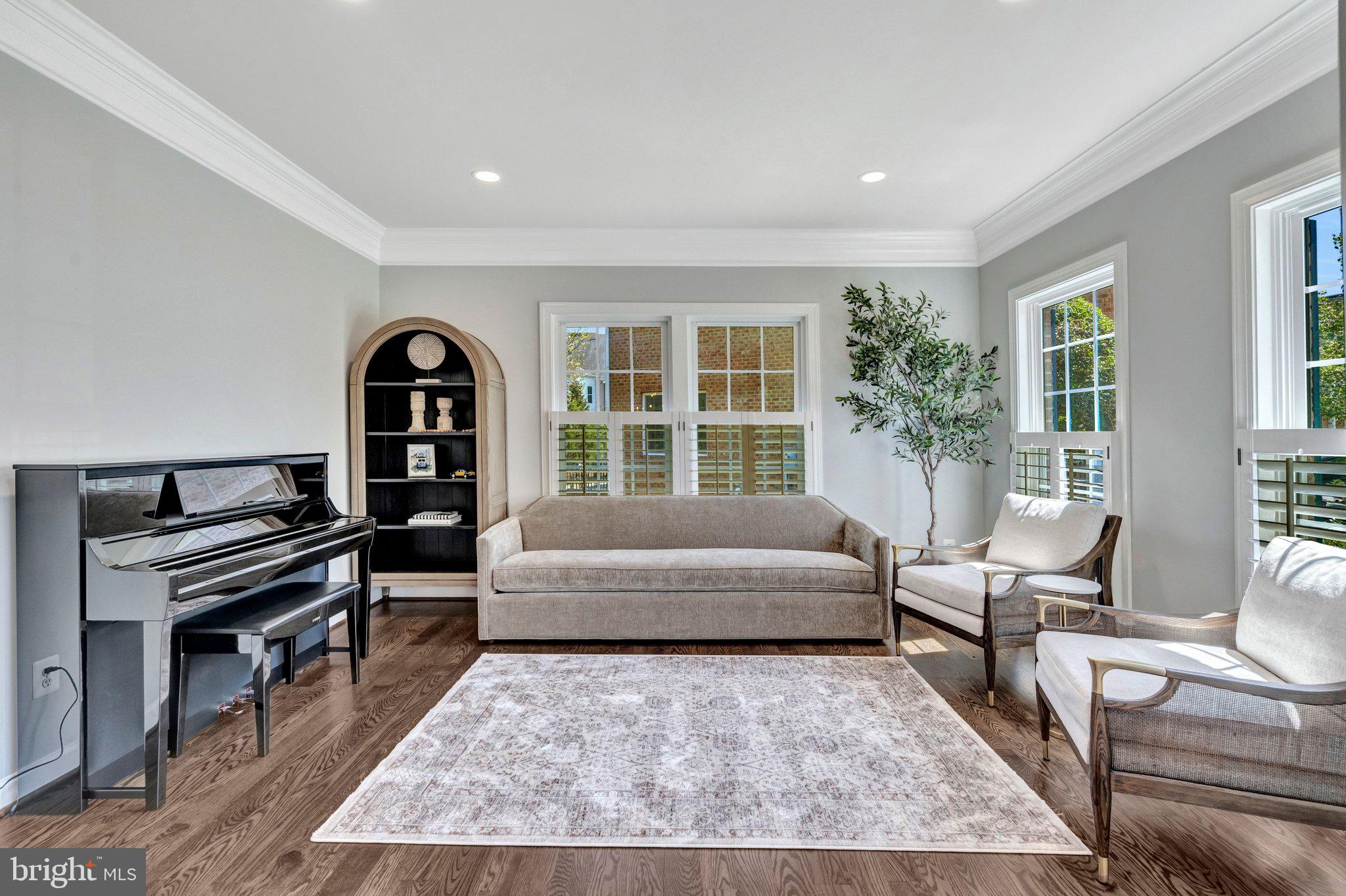 KENSINGTON MANOR - Residential