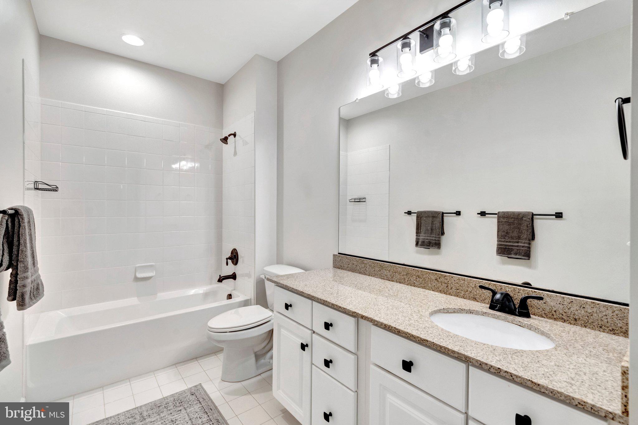 KENSINGTON MANOR - Residential