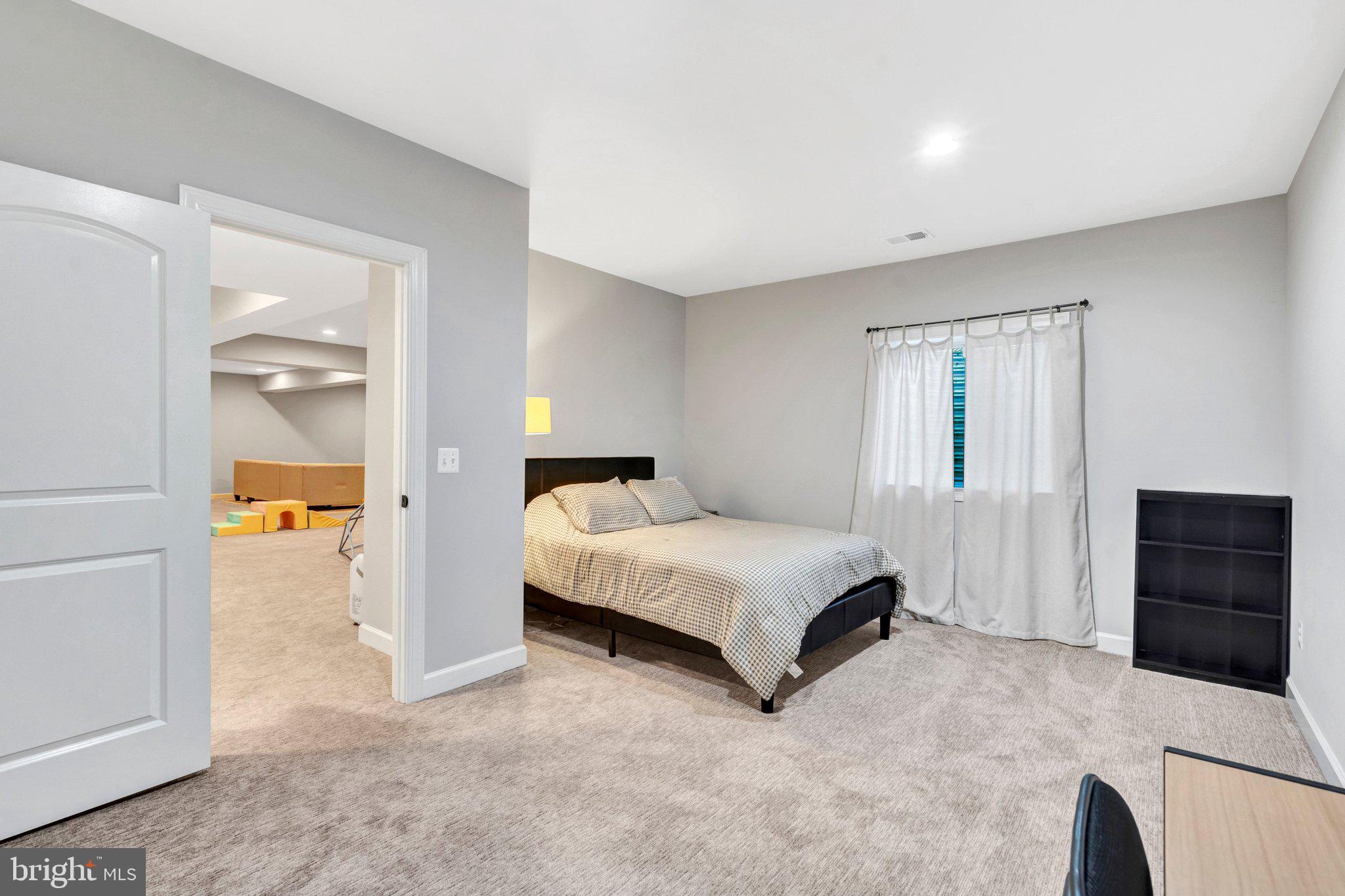 KENSINGTON MANOR - Residential