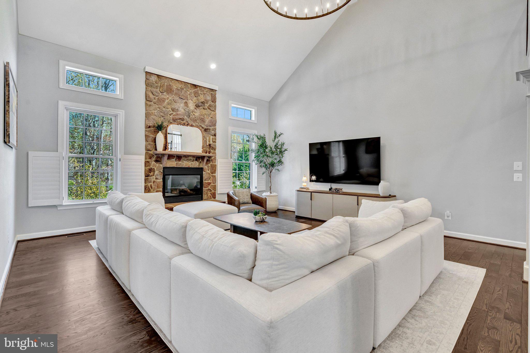 KENSINGTON MANOR - Residential
