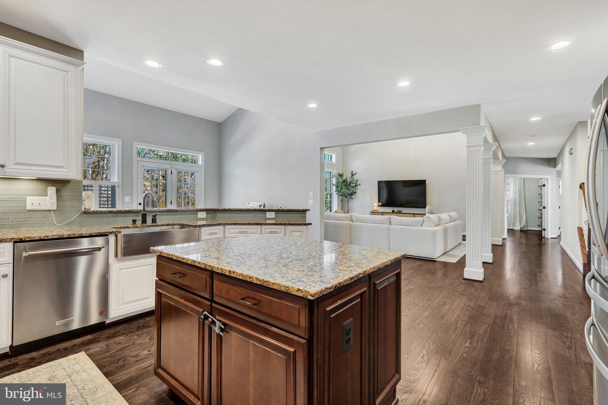 KENSINGTON MANOR - Residential