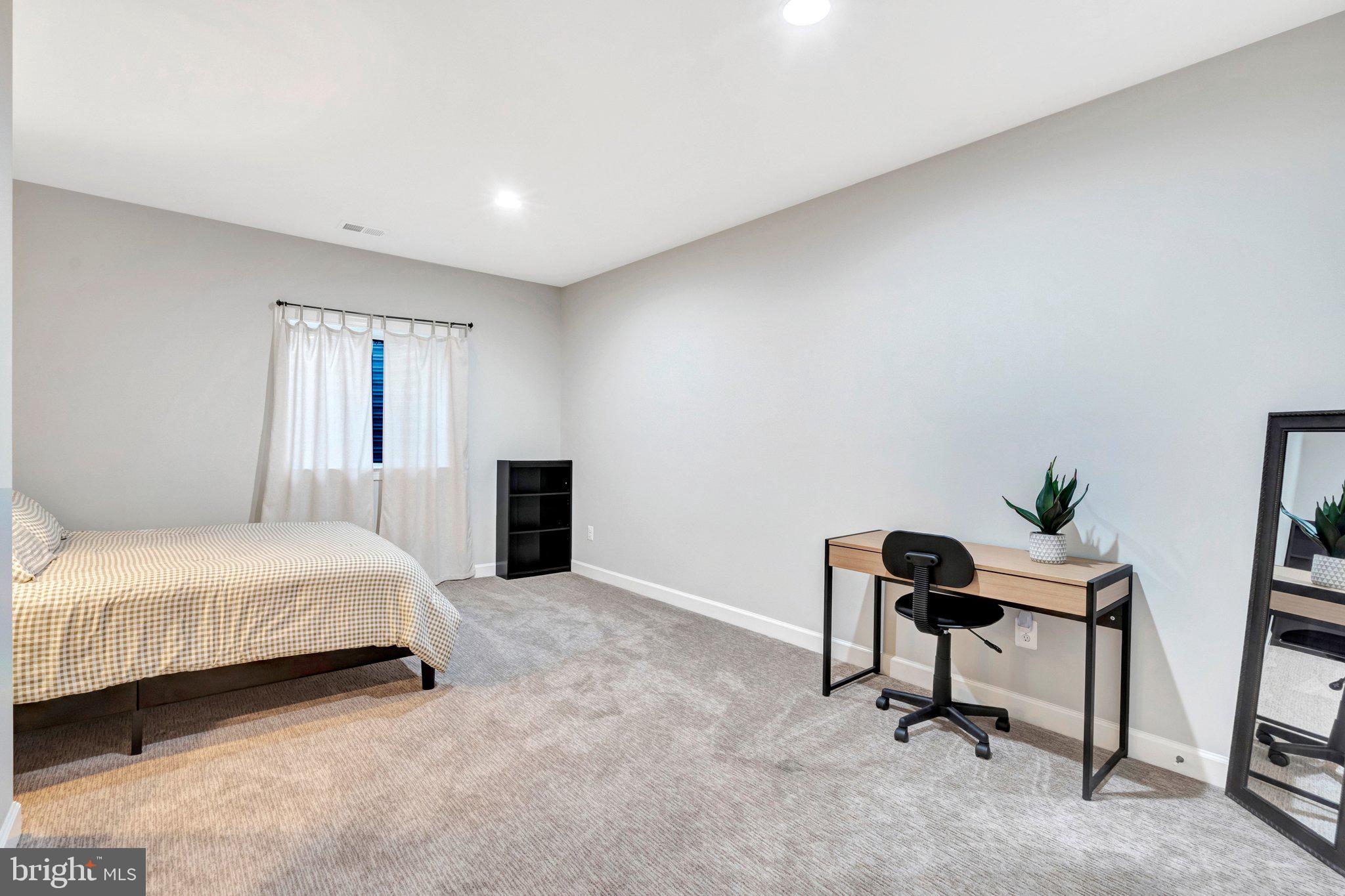 KENSINGTON MANOR - Residential