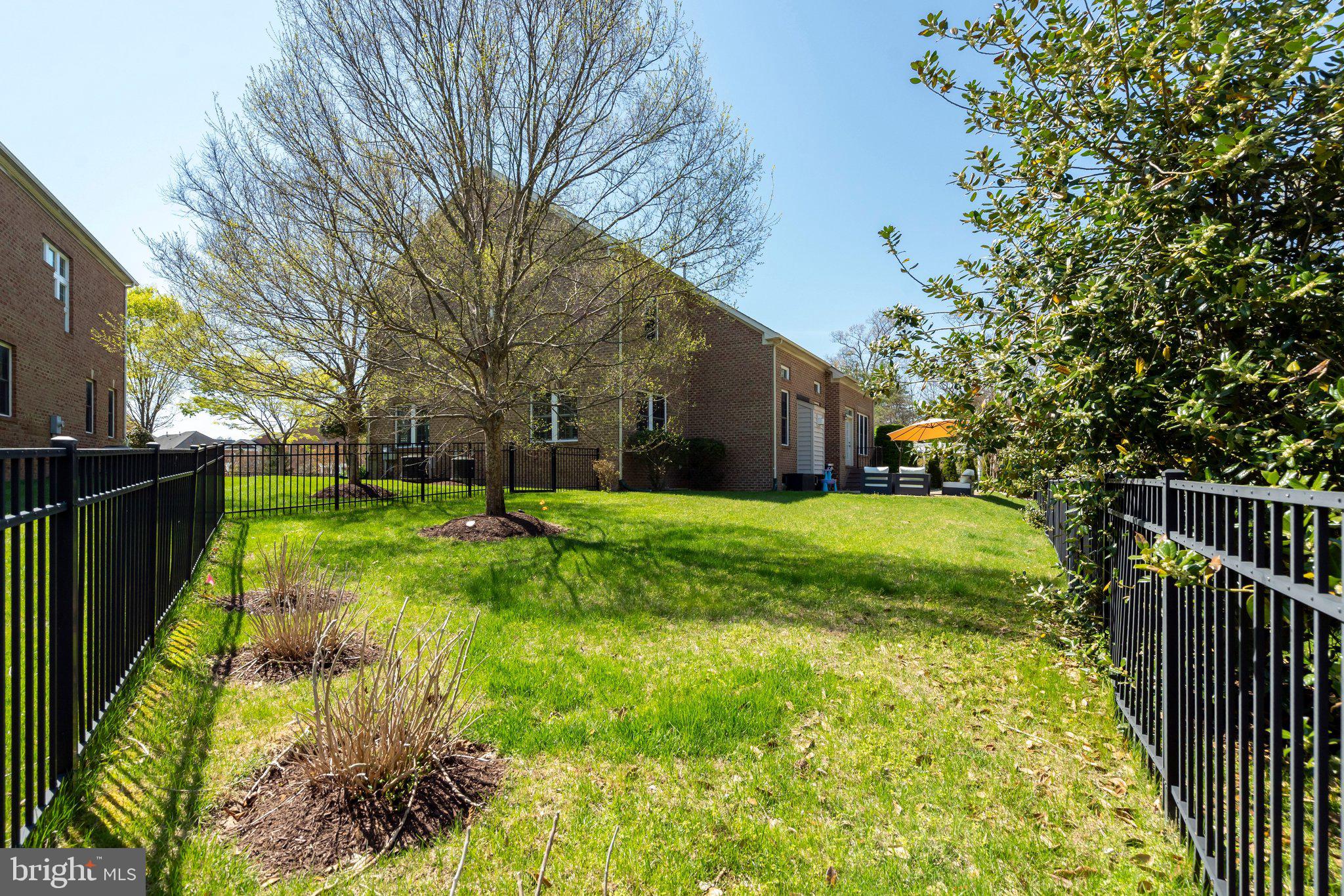 KENSINGTON MANOR - Residential
