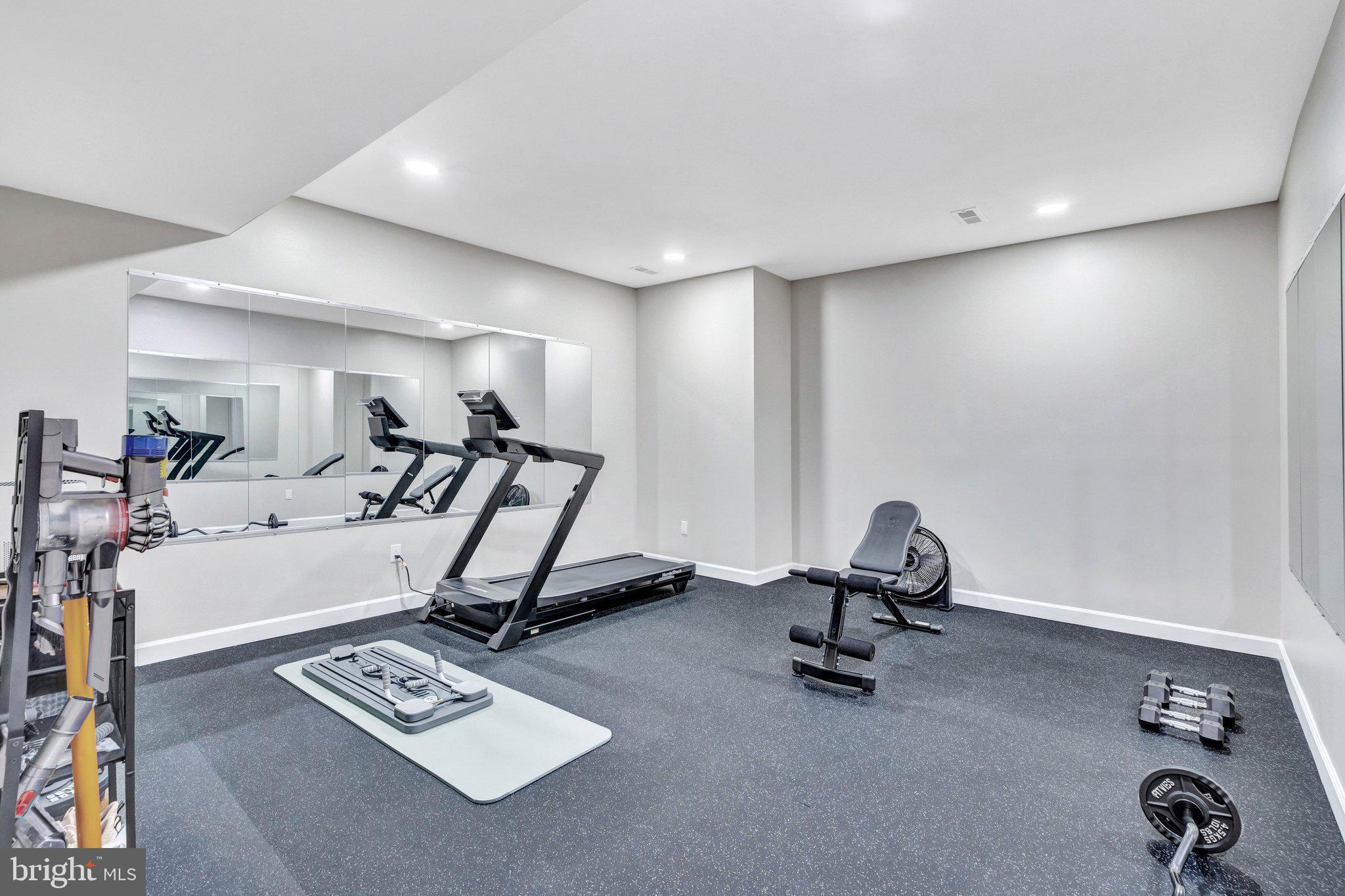 KENSINGTON MANOR - Residential