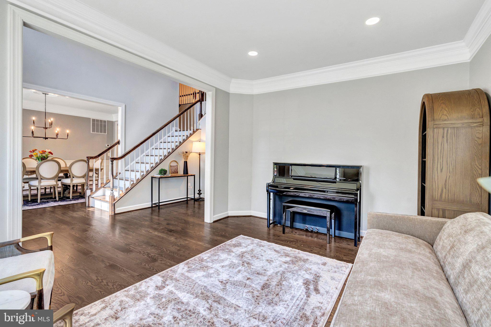 KENSINGTON MANOR - Residential