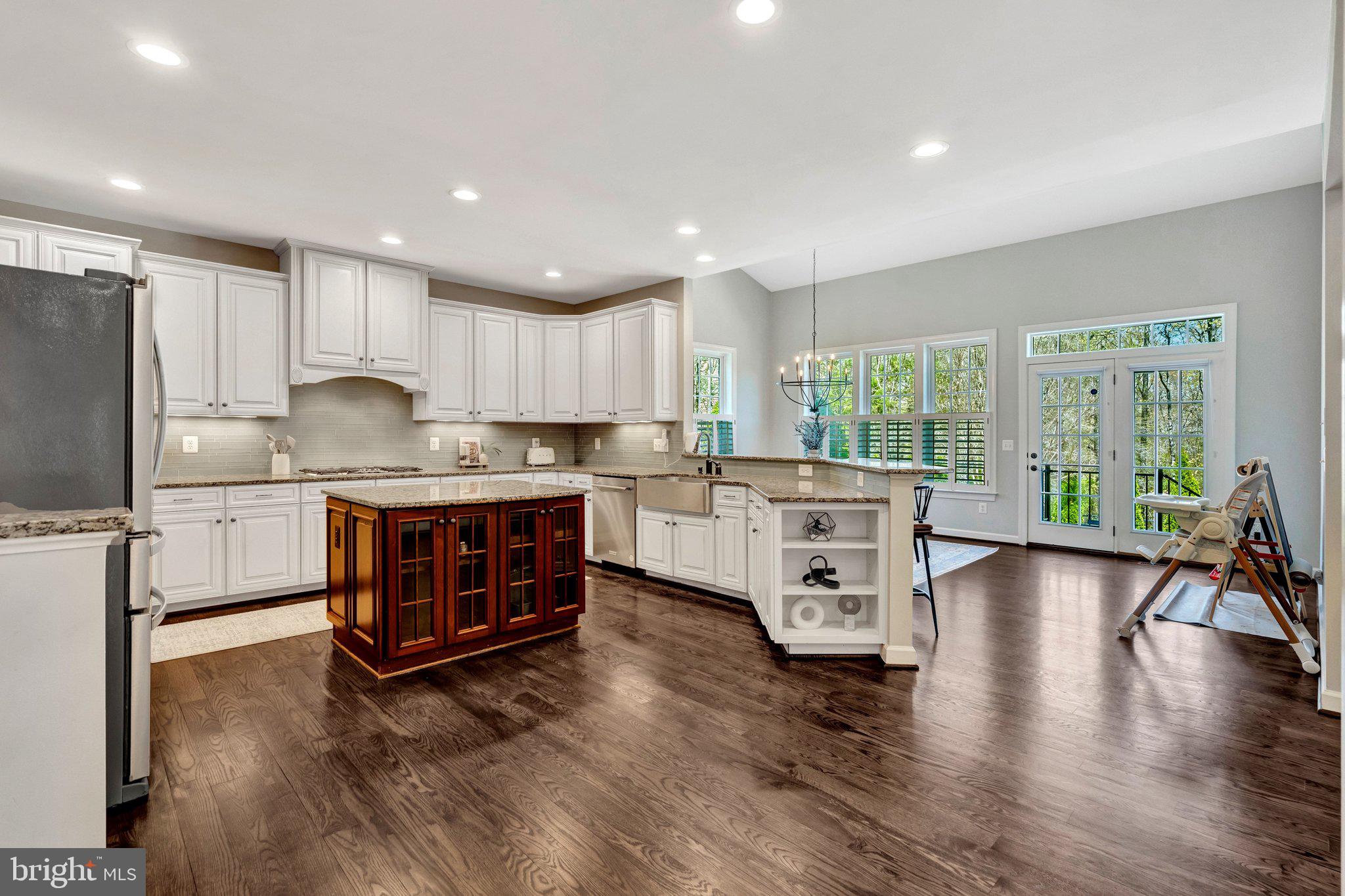 KENSINGTON MANOR - Residential