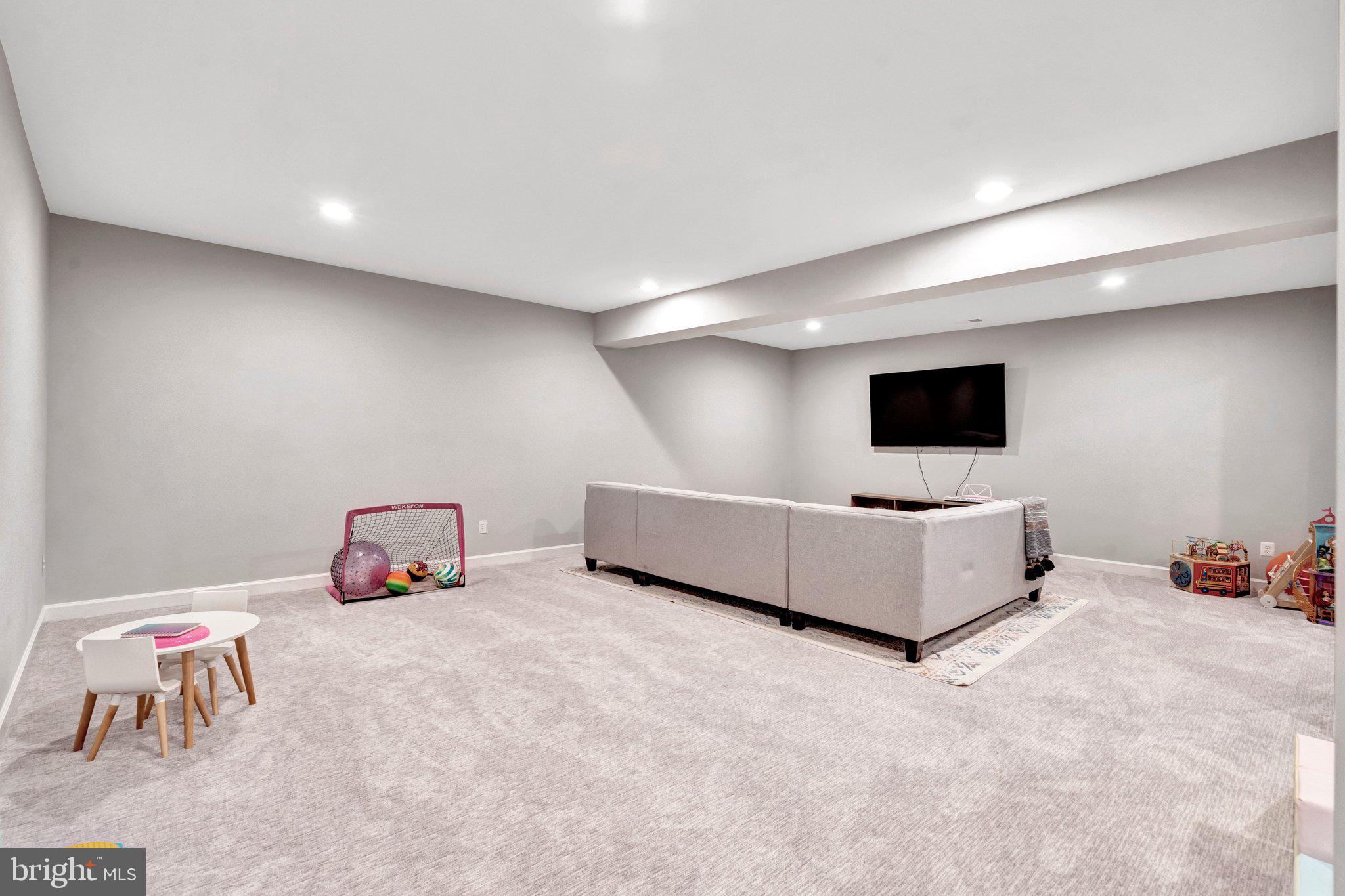 KENSINGTON MANOR - Residential