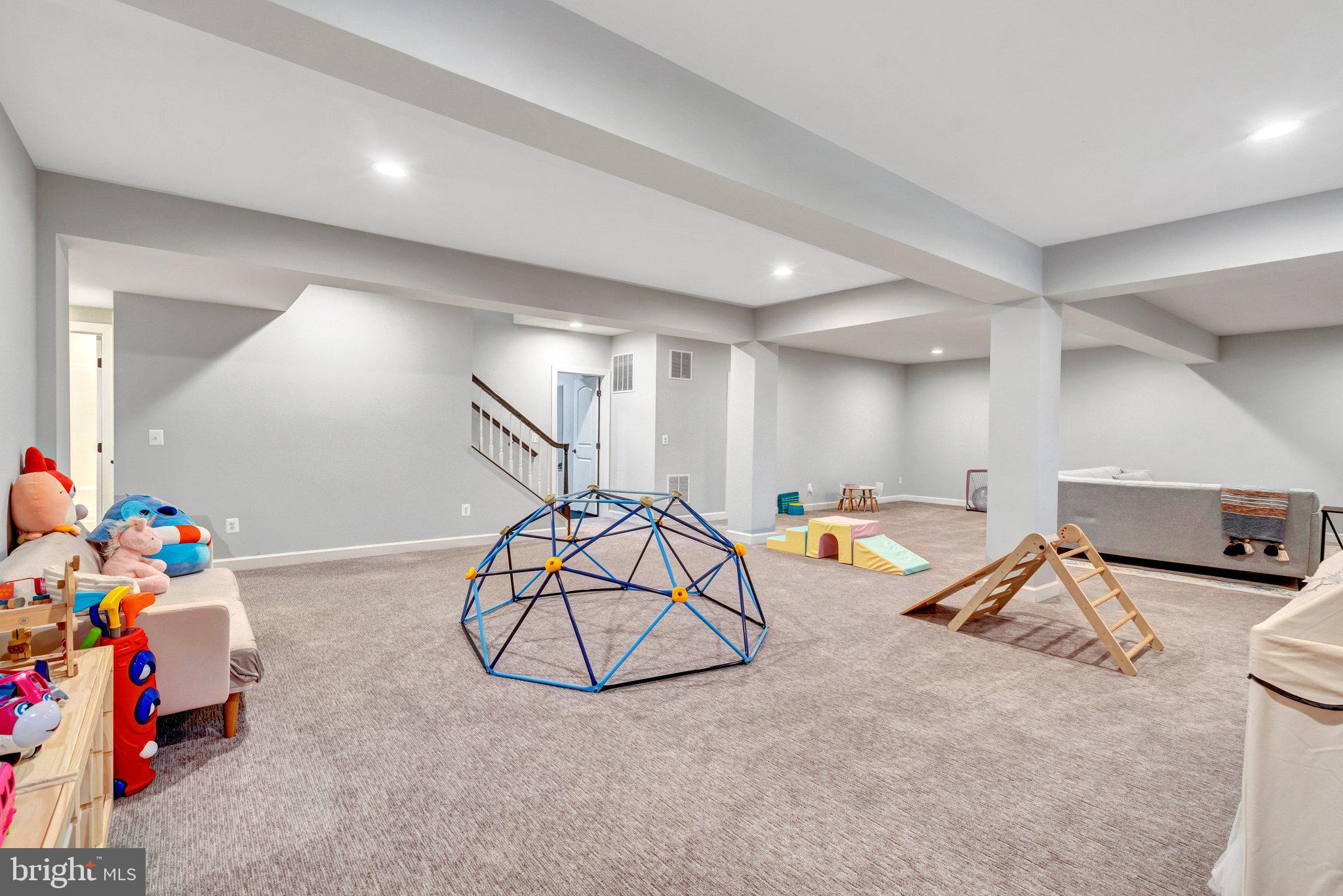 KENSINGTON MANOR - Residential