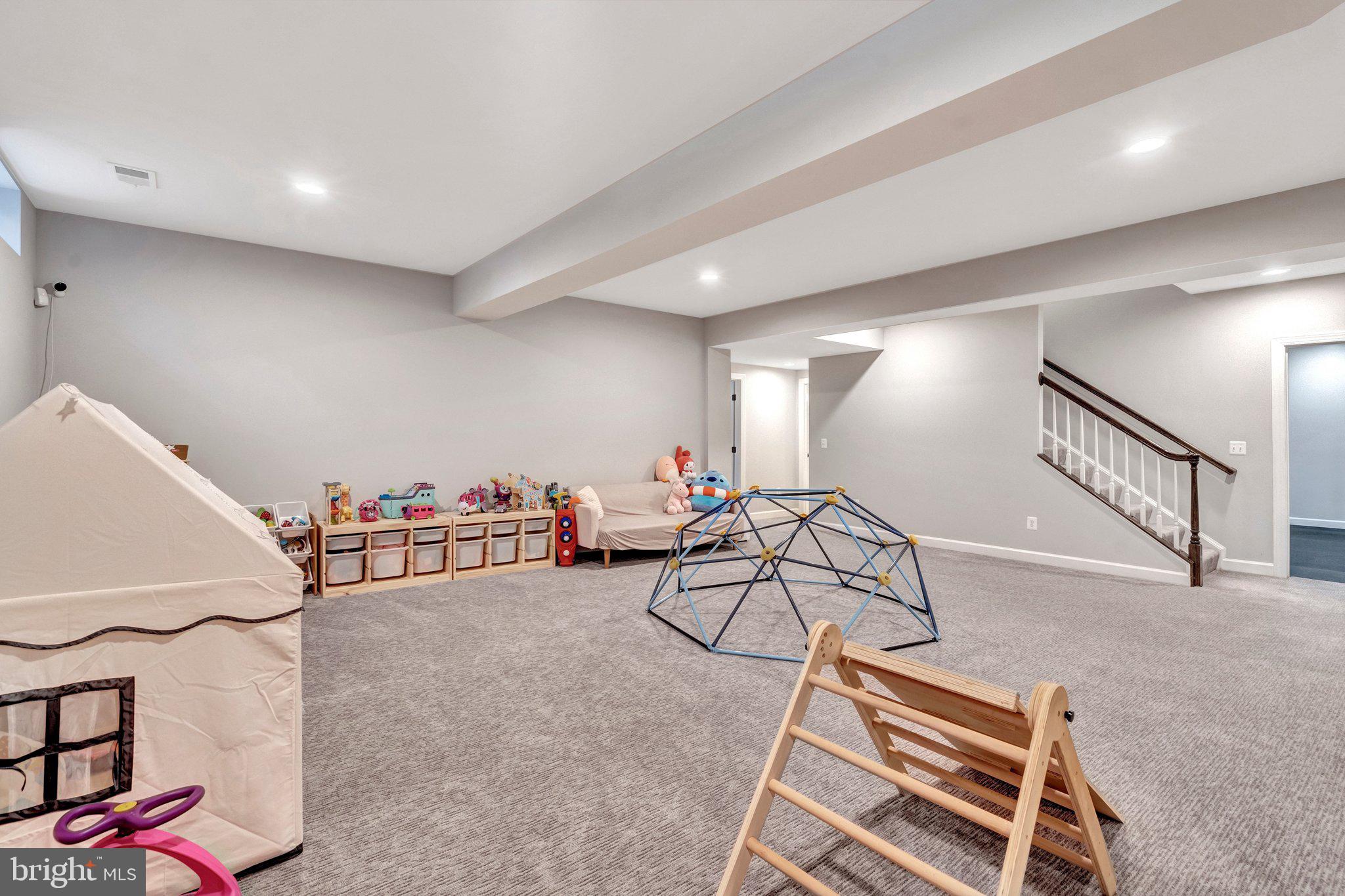 KENSINGTON MANOR - Residential
