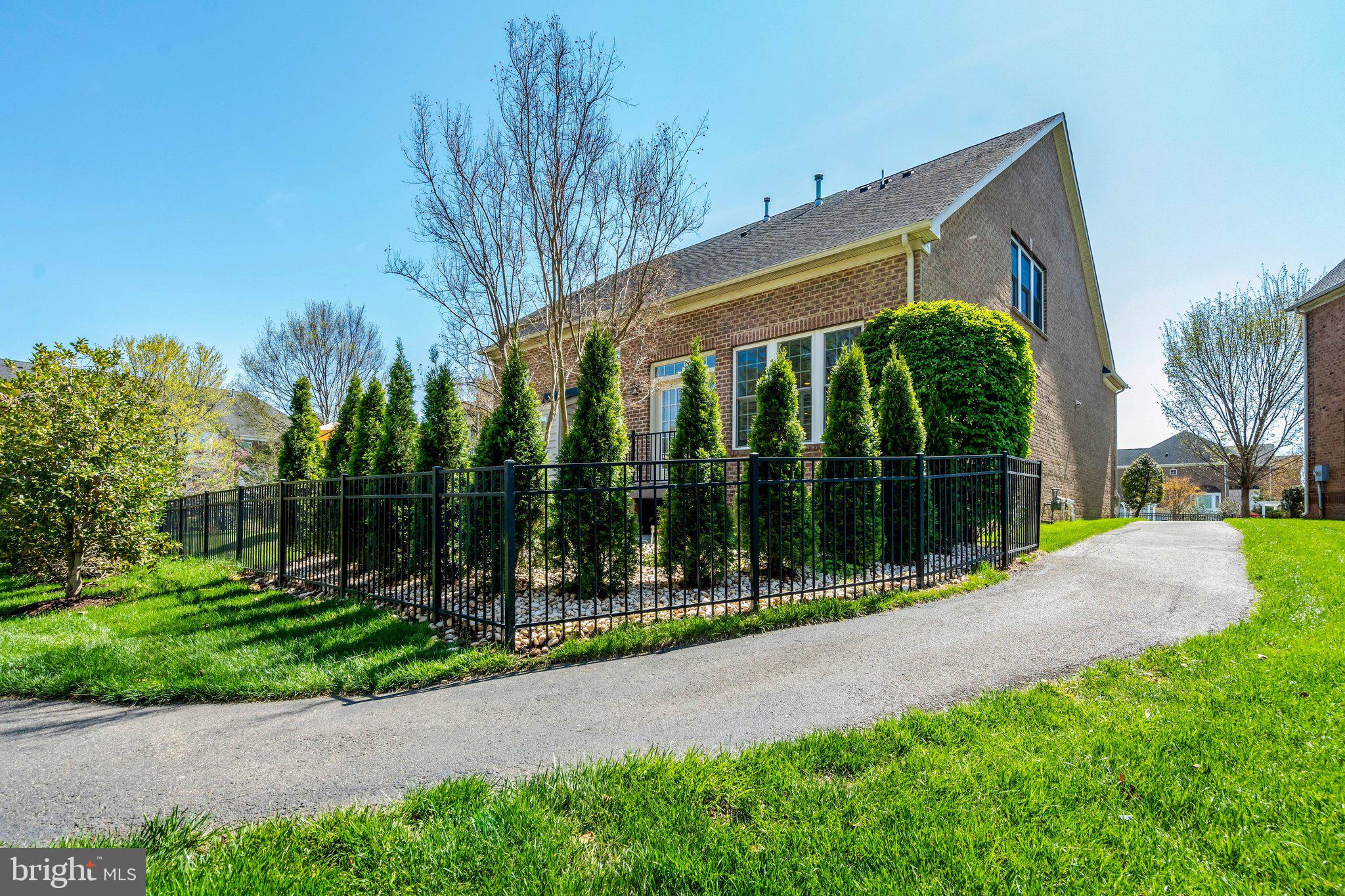 KENSINGTON MANOR - Residential