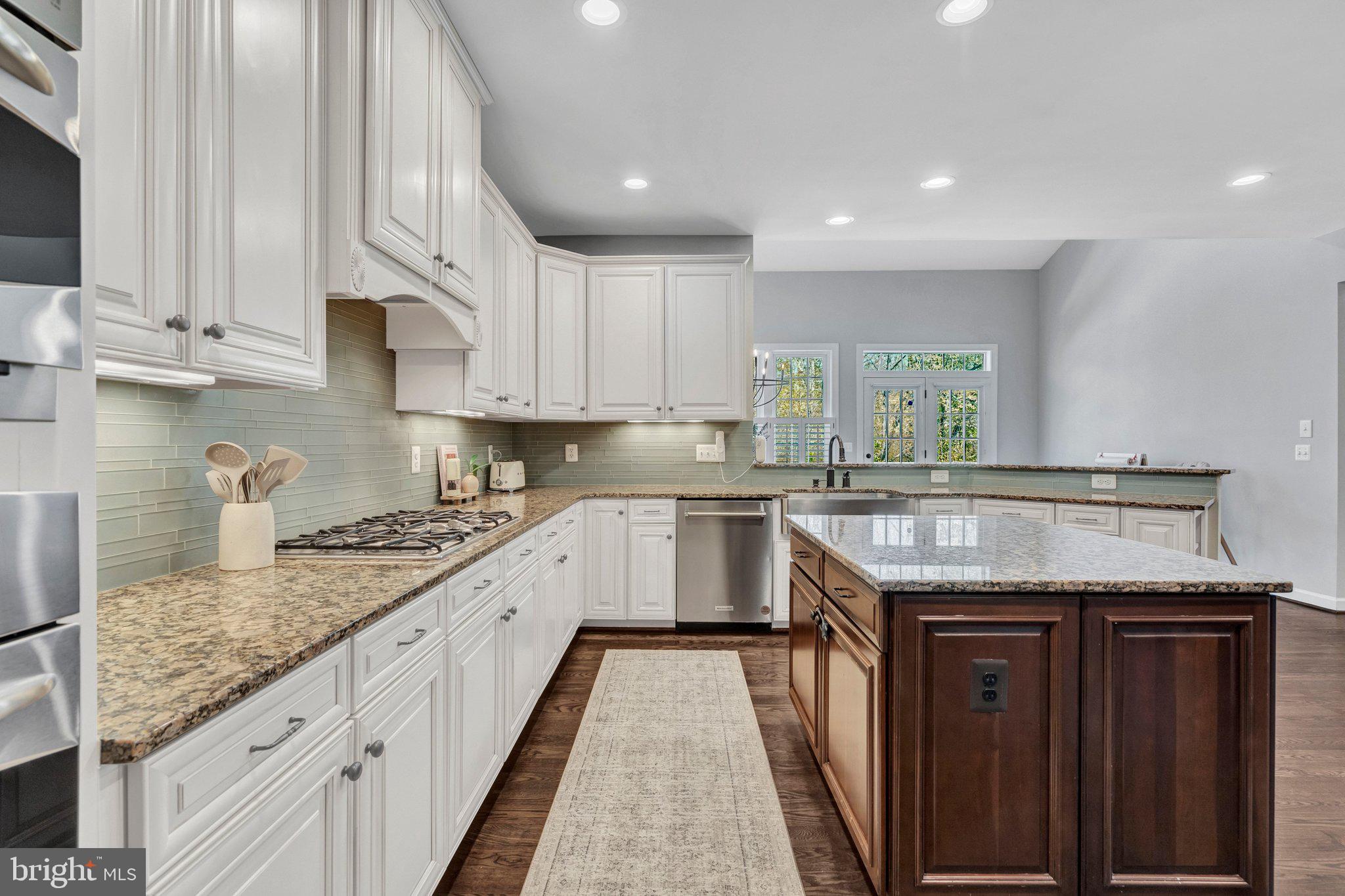 KENSINGTON MANOR - Residential