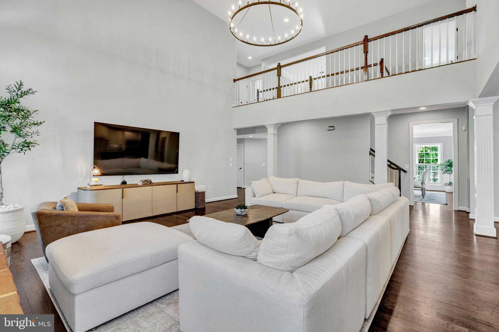 KENSINGTON MANOR - Residential