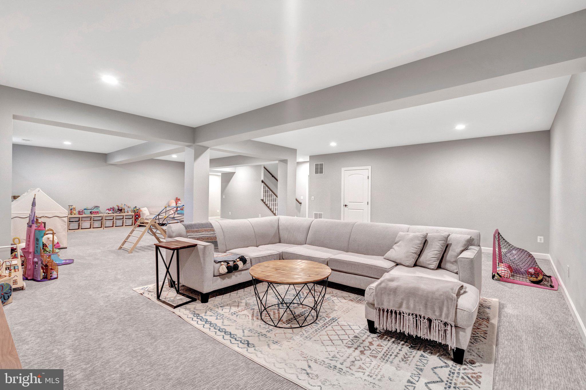 KENSINGTON MANOR - Residential