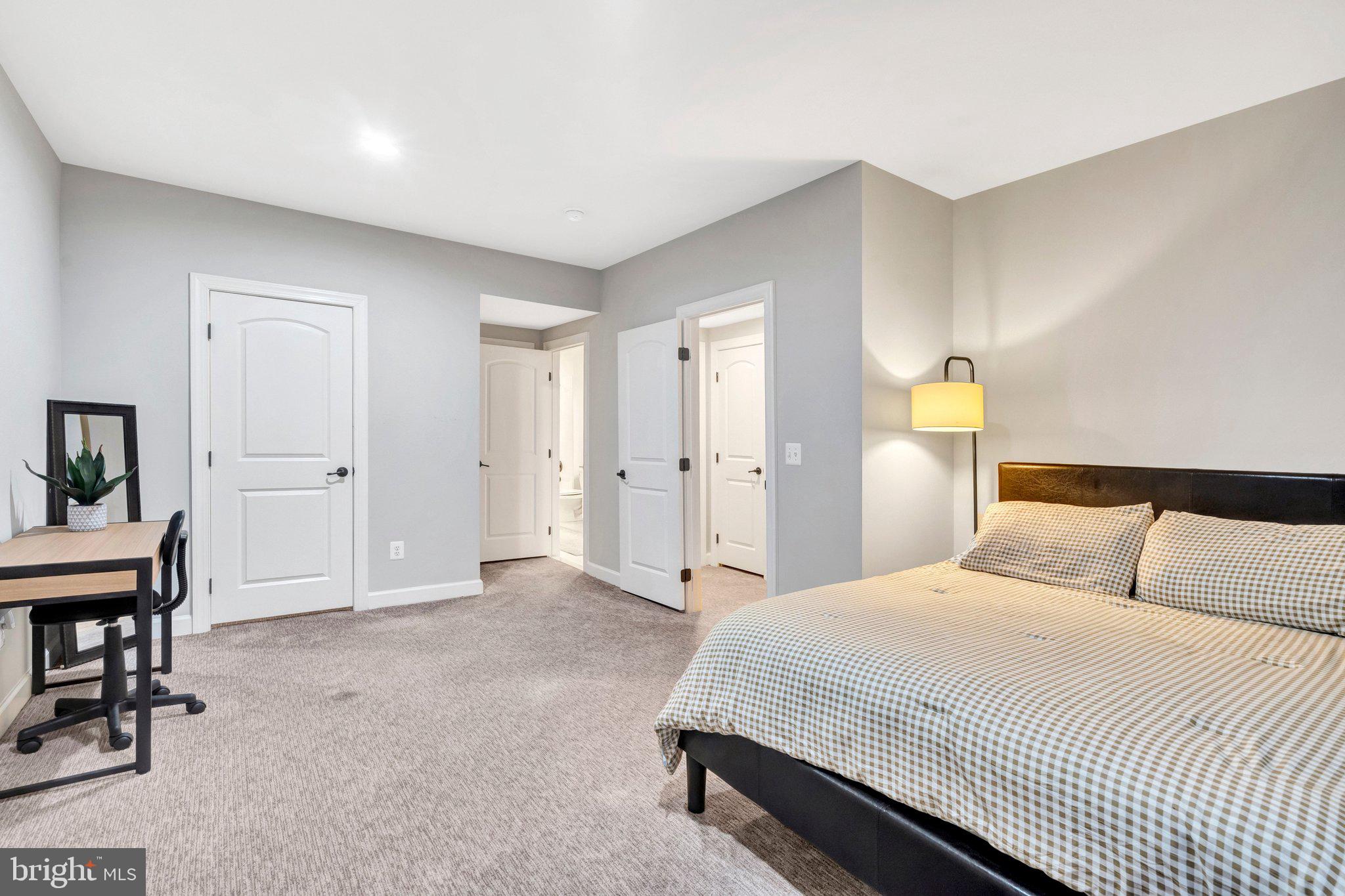 KENSINGTON MANOR - Residential