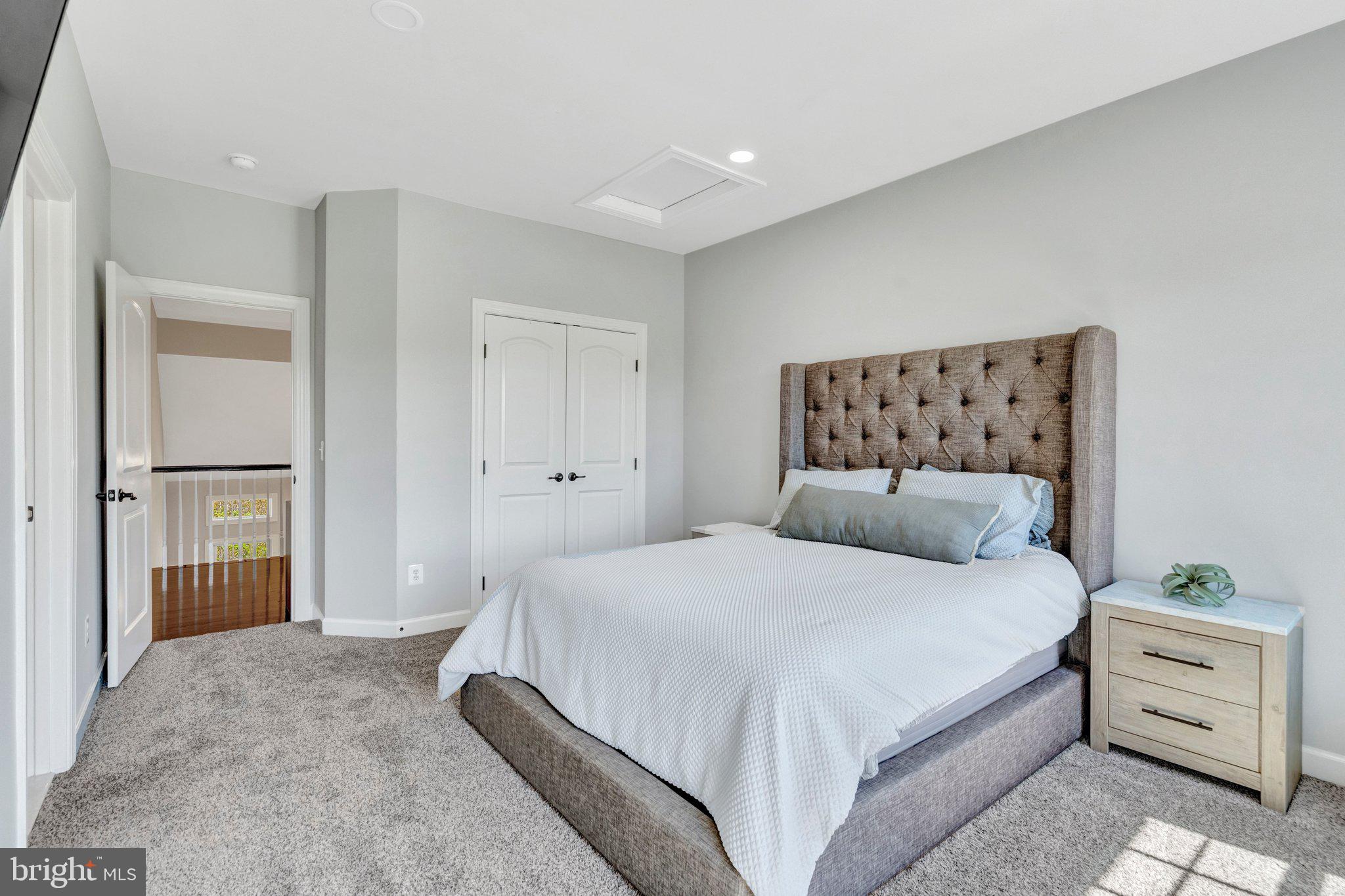 KENSINGTON MANOR - Residential
