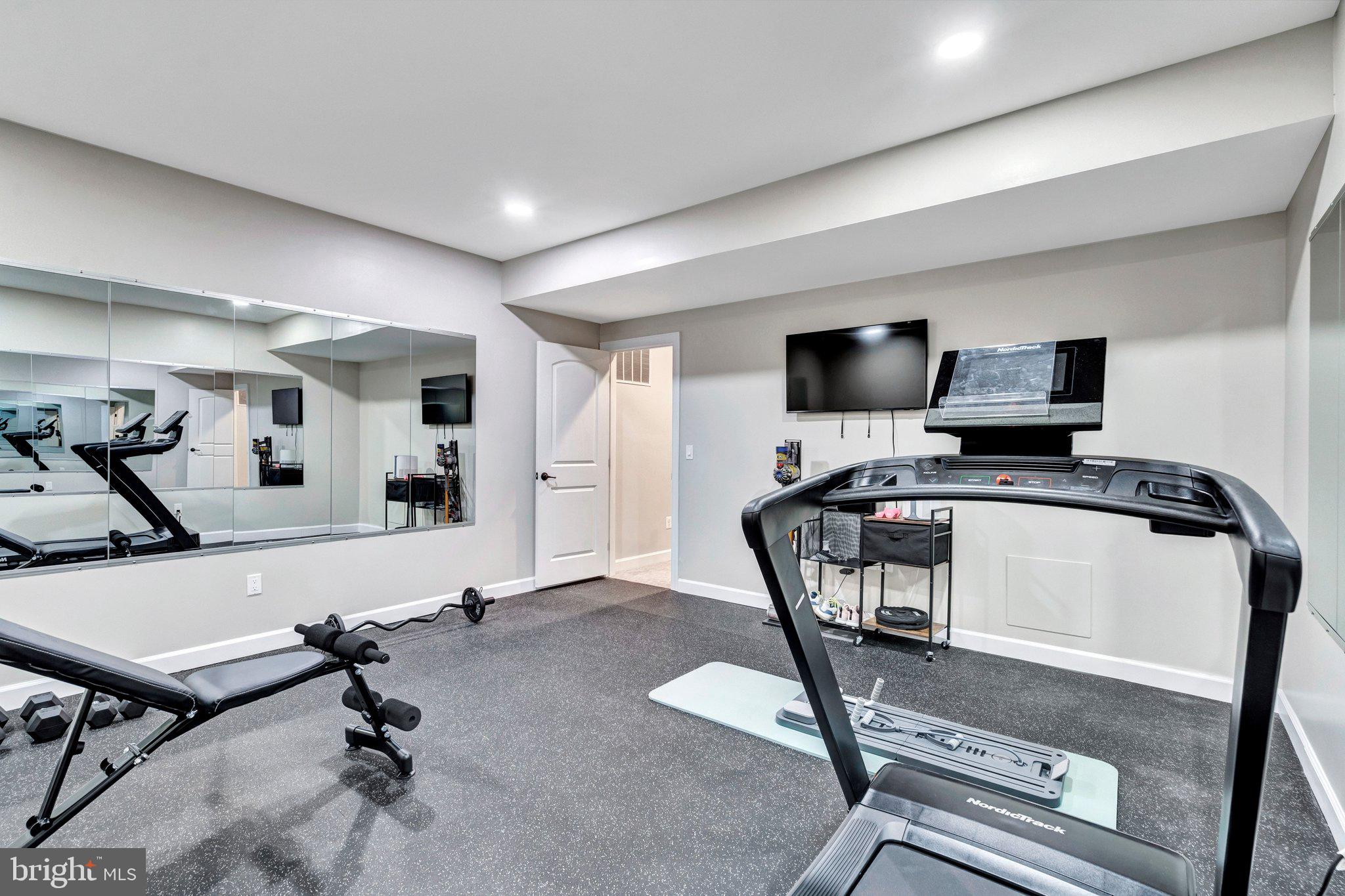 KENSINGTON MANOR - Residential